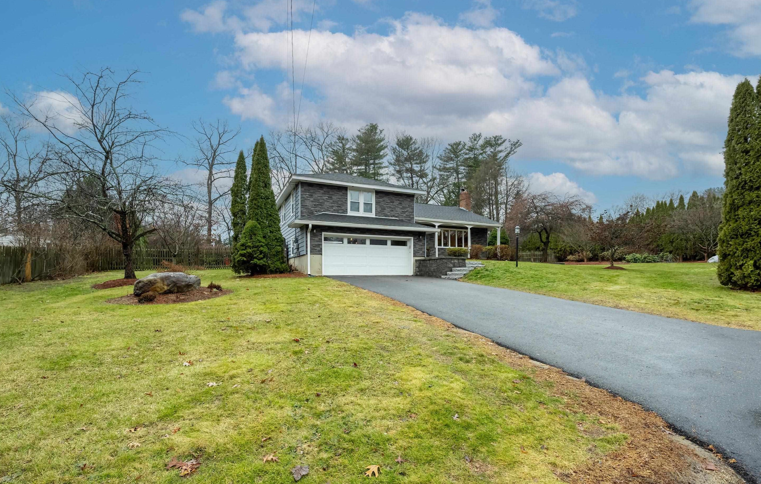 6 Johnson Dr, Plaistow, NH 03865