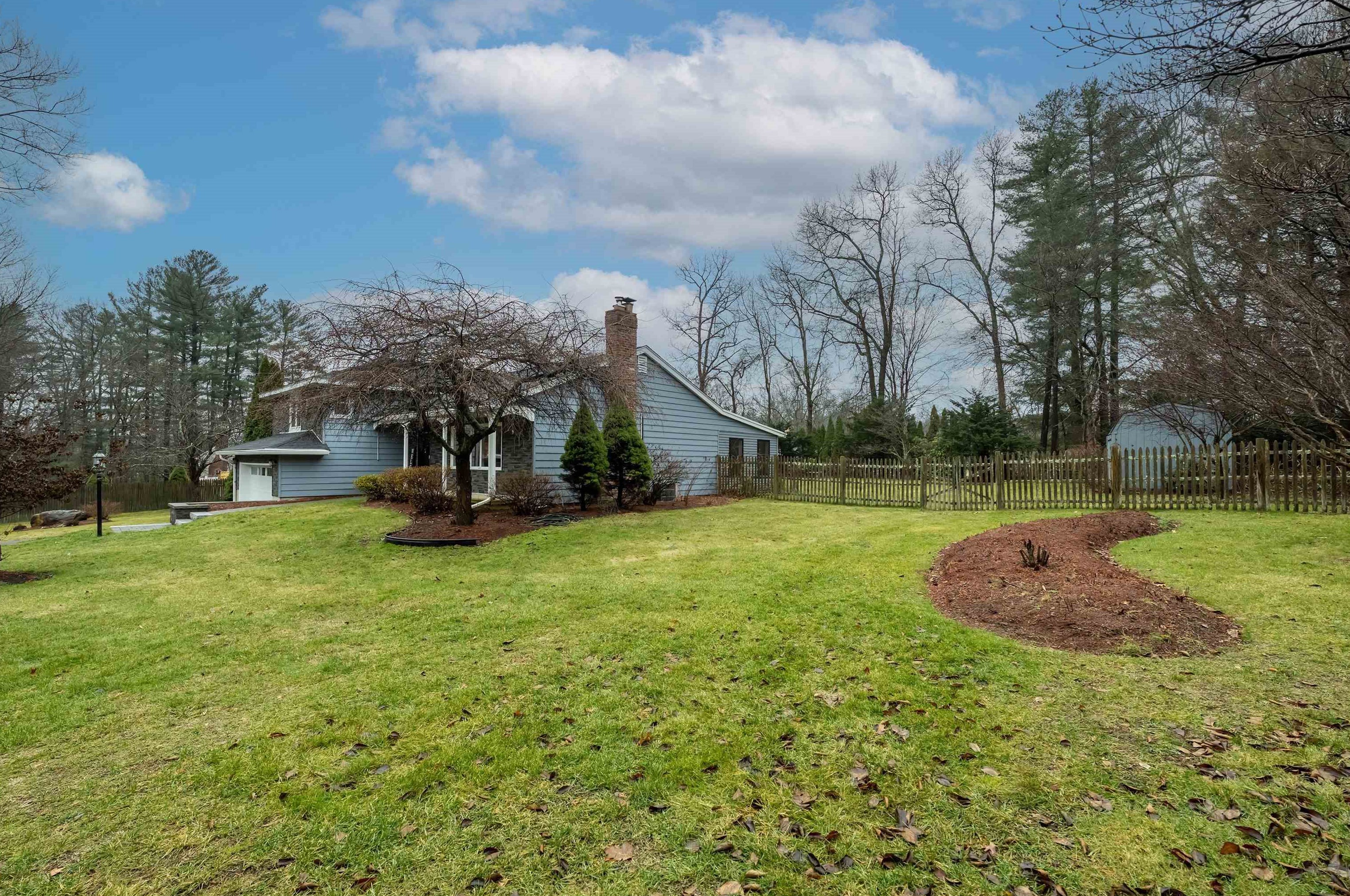 6 Johnson Dr, Plaistow NH  03865-2521 exterior