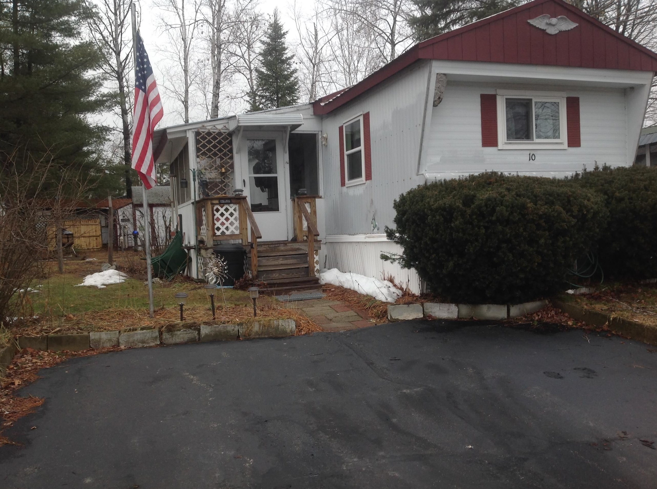 10 Pilgrim Ln, Ctr Ossipee, NH 03814