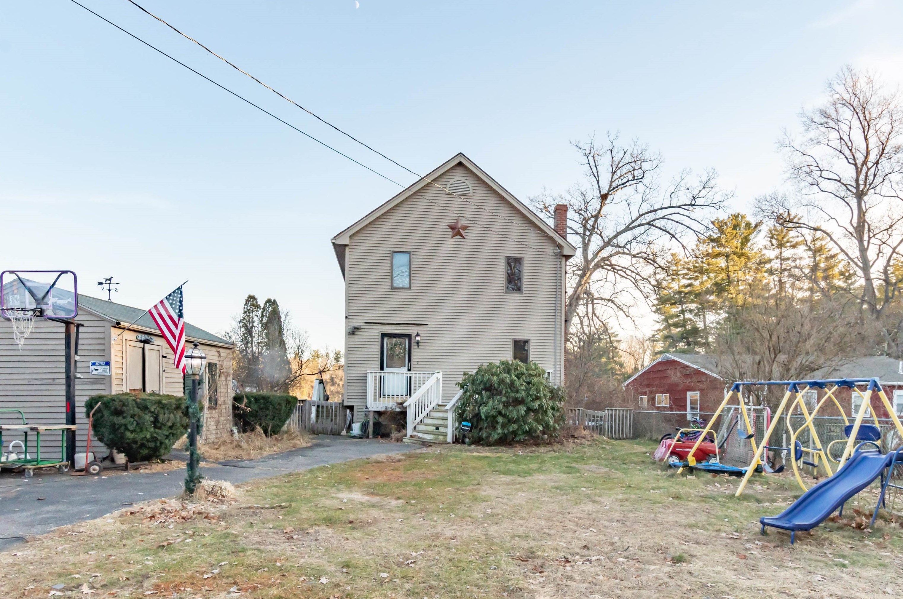 6 Pond Dr, Manchester, NH 03103