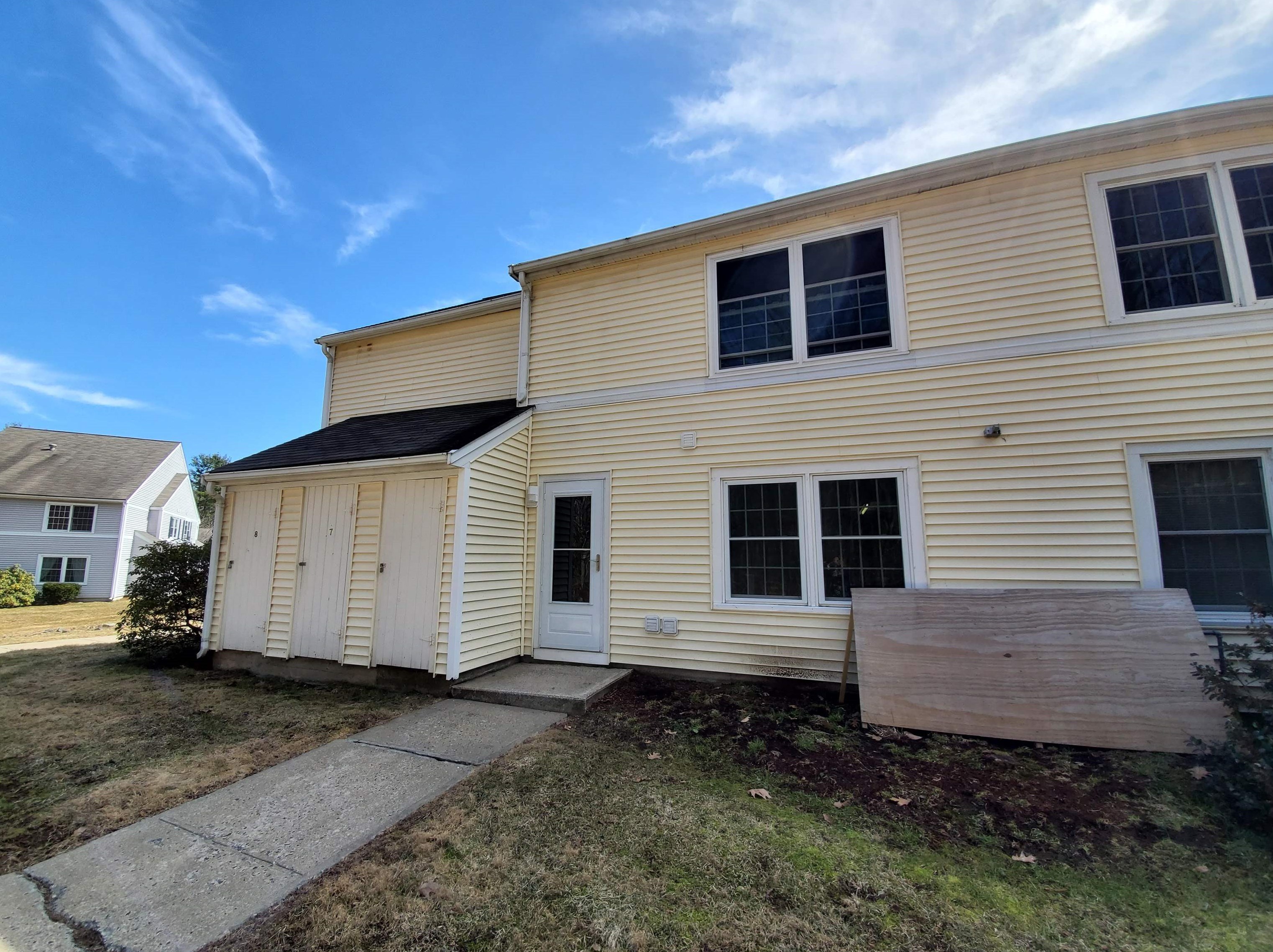 50 Brookside Dr, Kensington NH  03833-1649 exterior