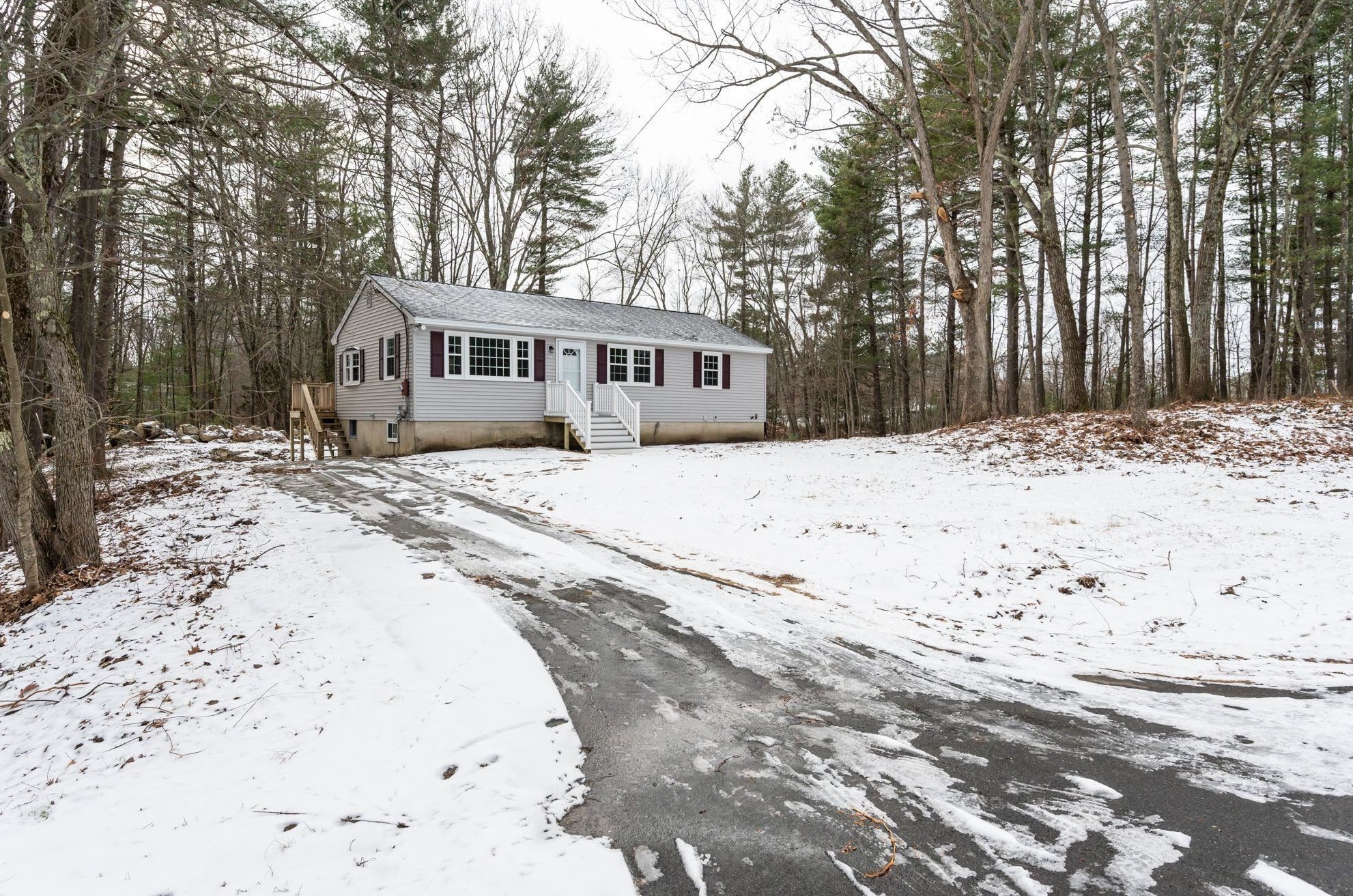 5 Bill St, Derry, NH 03038