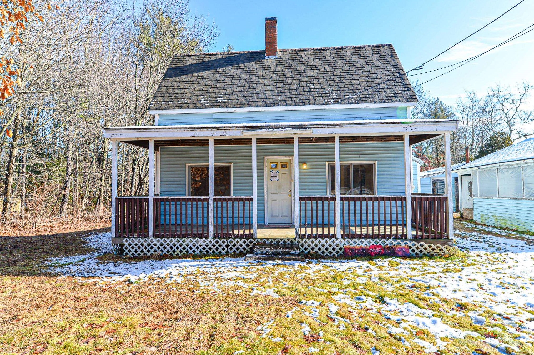 14 Chester Rd, Raymond, NH 03077