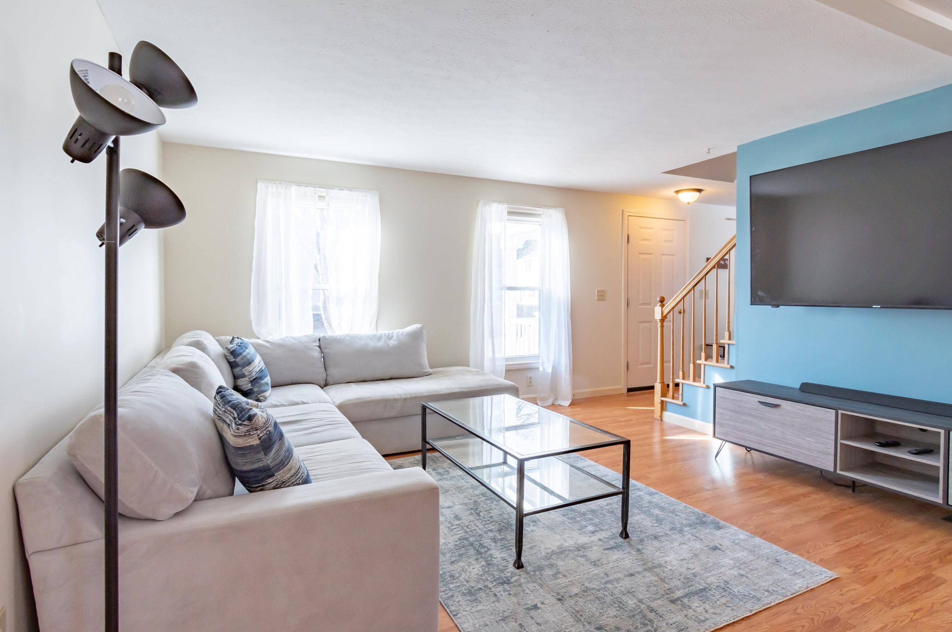 361 Aaron Dr, Manchester NH  03109-5961 exterior