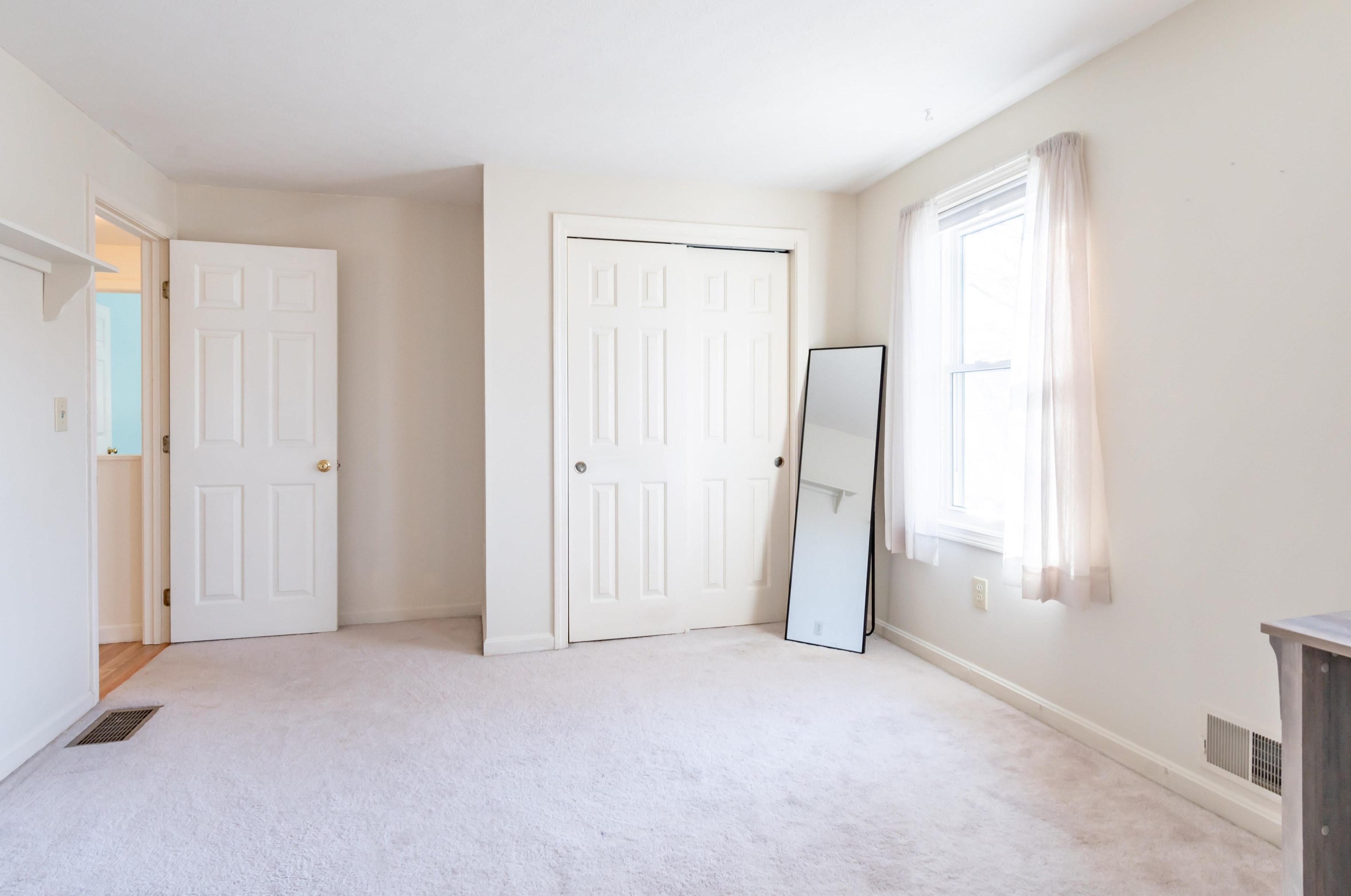 361 Aaron Dr, Manchester NH  03109-5961 exterior
