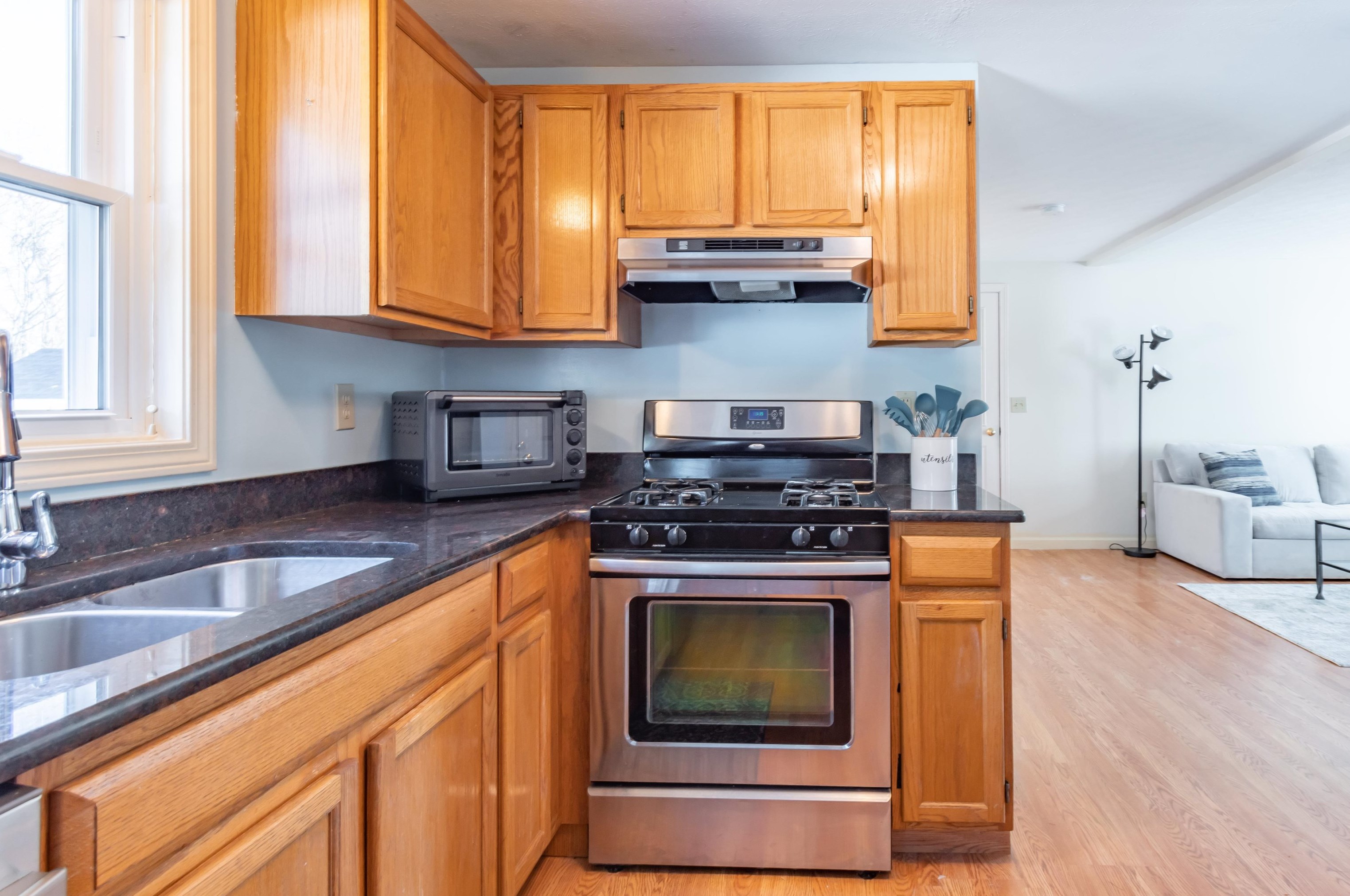 361 Aaron Dr, Manchester NH  03109-5961 exterior