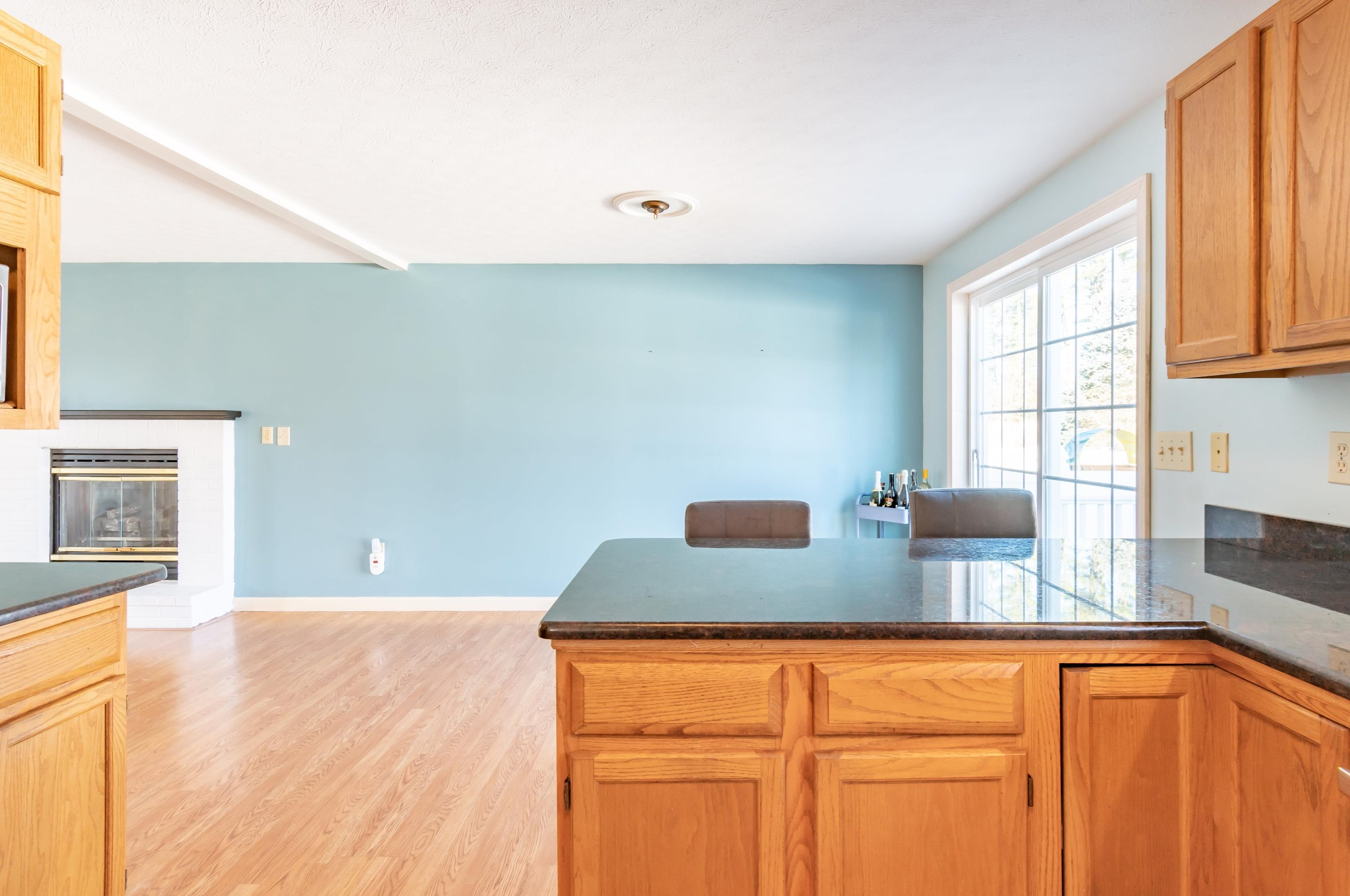 361 Aaron Dr, Manchester NH  03109-5961 exterior