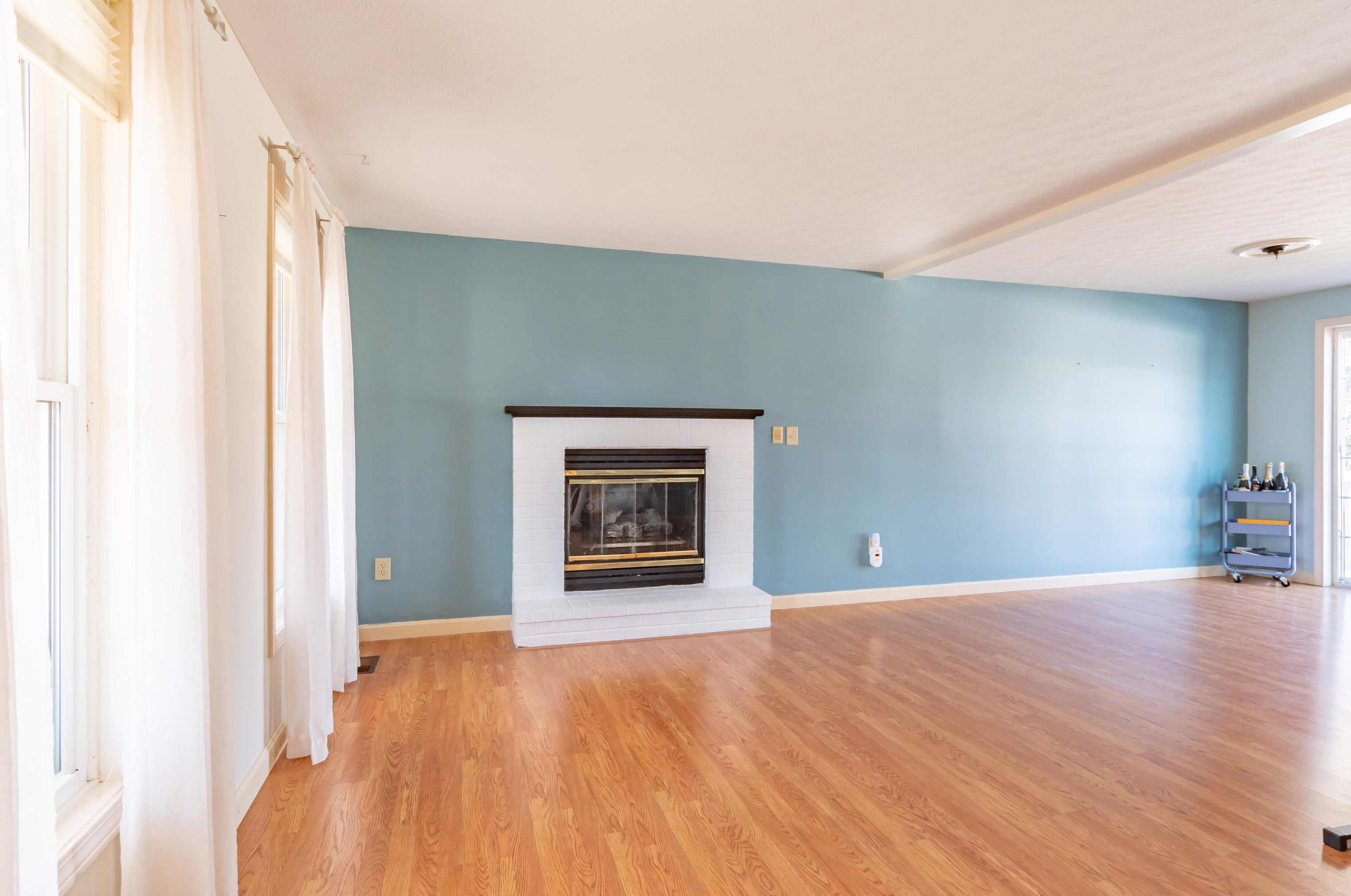 361 Aaron Dr, Manchester NH  03109-5961 exterior