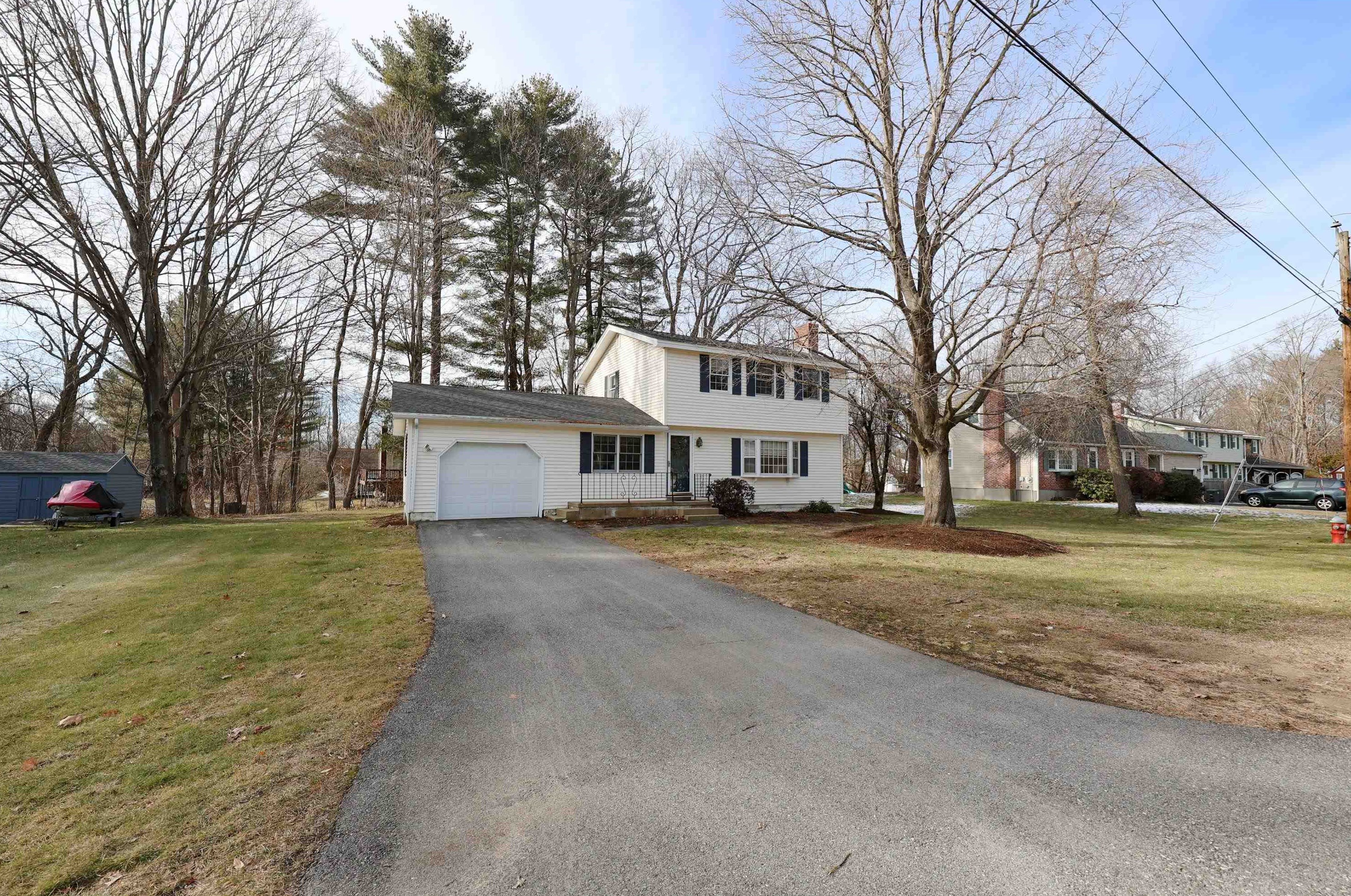 8 Monroe Dr, Manchester, NH 03106-1948