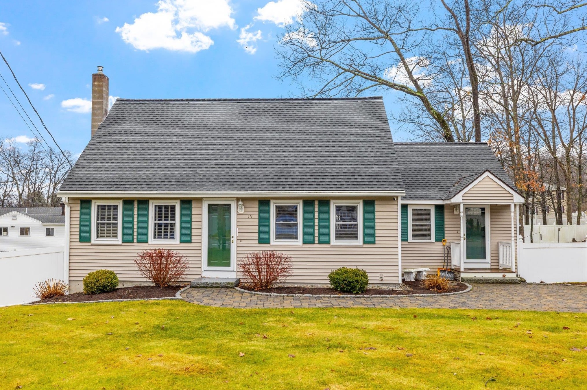 19 Custom St, Nashua, NH 03062