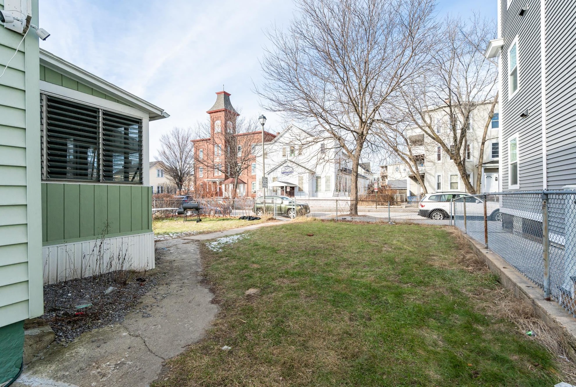 235 Cedar St, Manchester NH  03103-5313 exterior