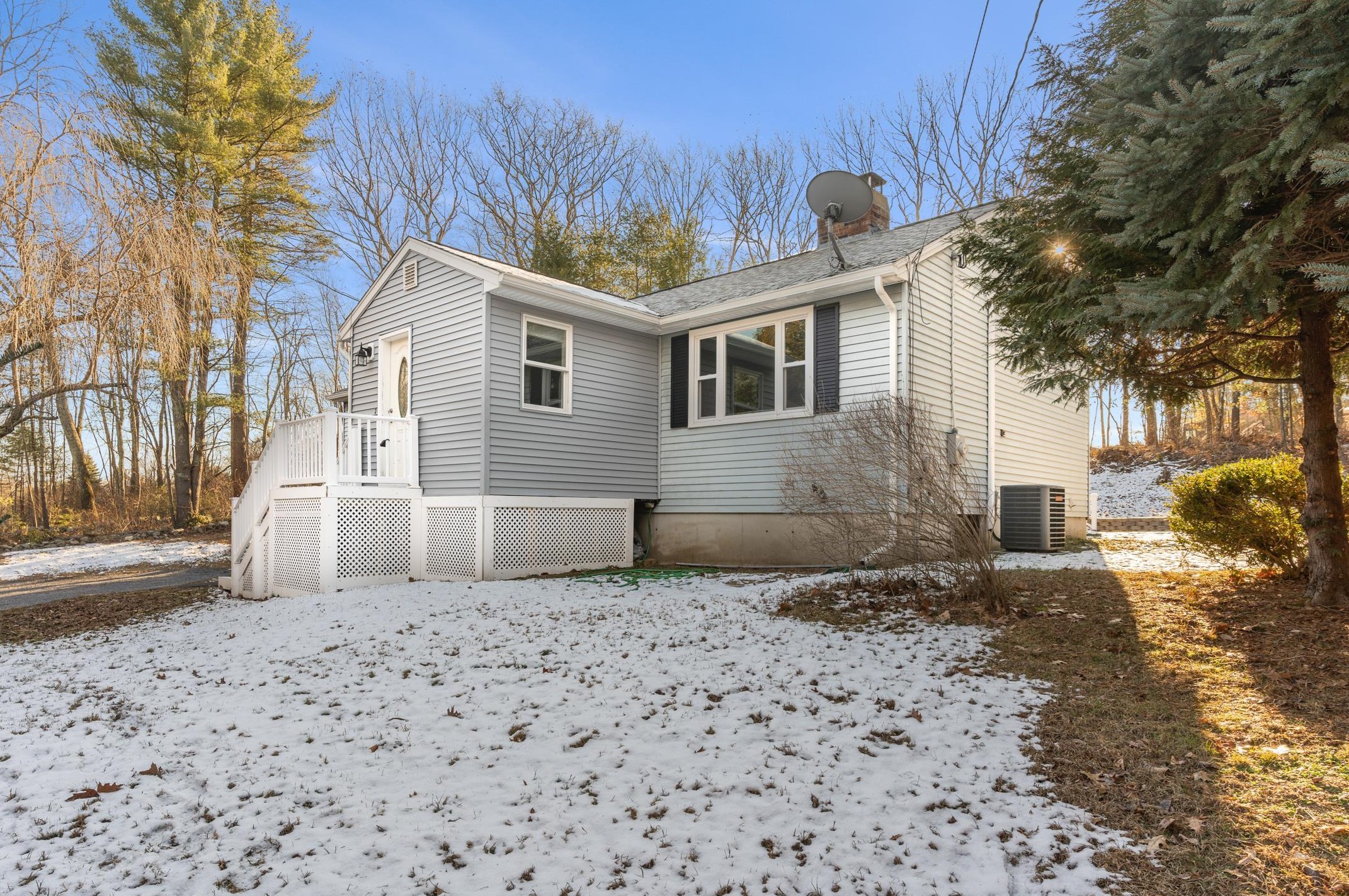33 Mammoth Rd, Londonderry, NH 03053