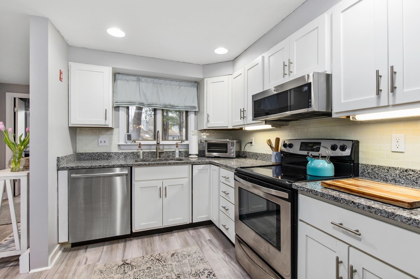 3 Brookside Dr, Stratham, NH 03885