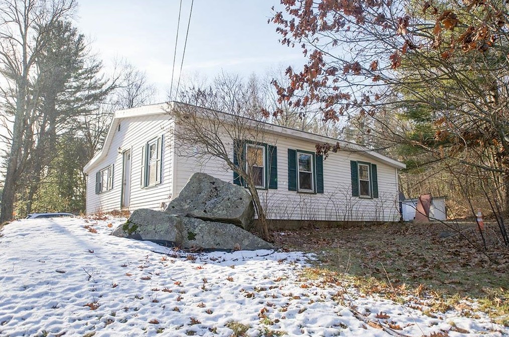 27 Beede Rd, Epping, NH 03042 exterior