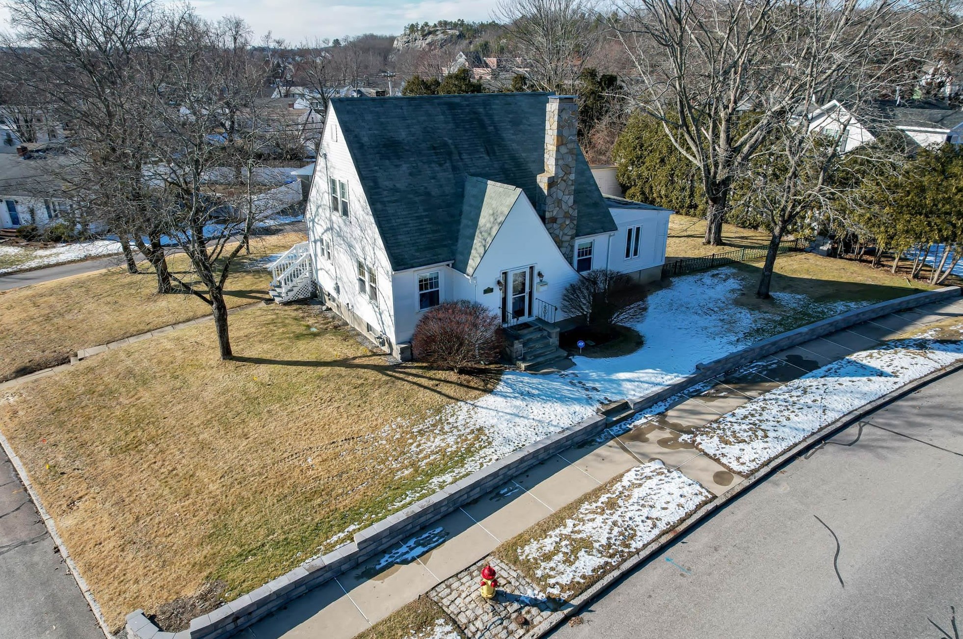 496 Coolidge Ave, Manchester, NH 03102-2705