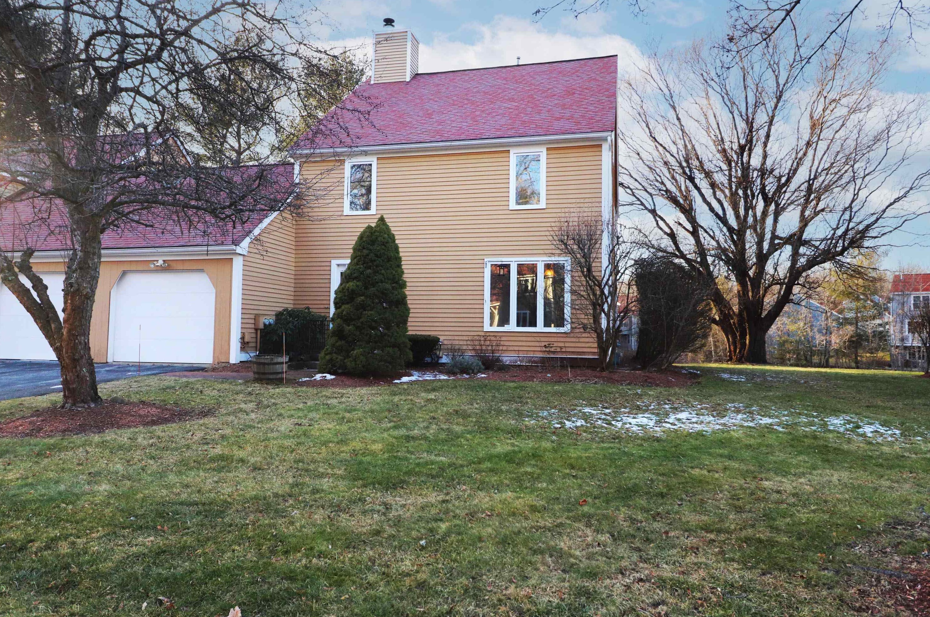 4 Quaker Rd, Nashua, NH 03063