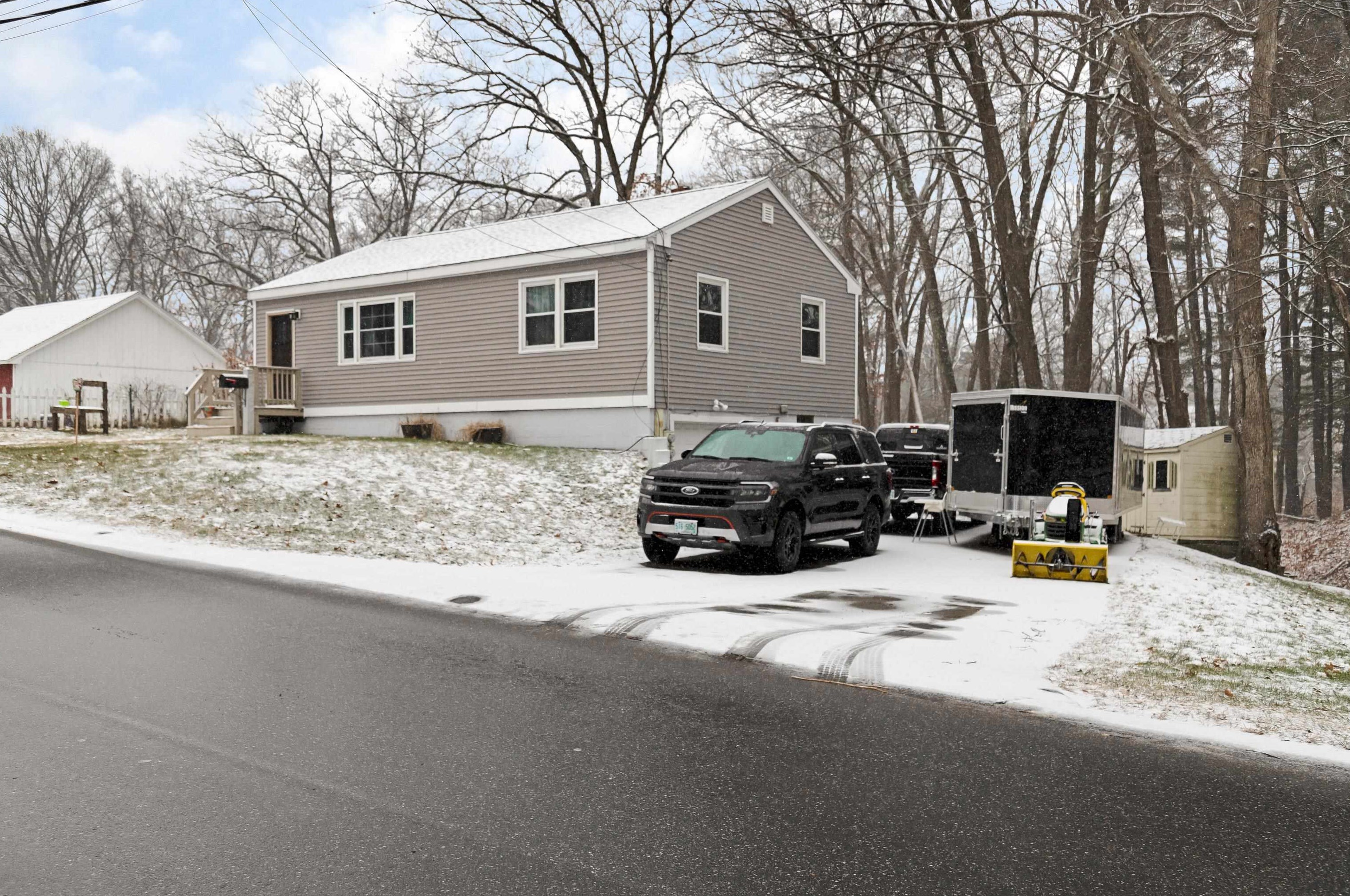 66 Franklin St, Derry, NH 03038