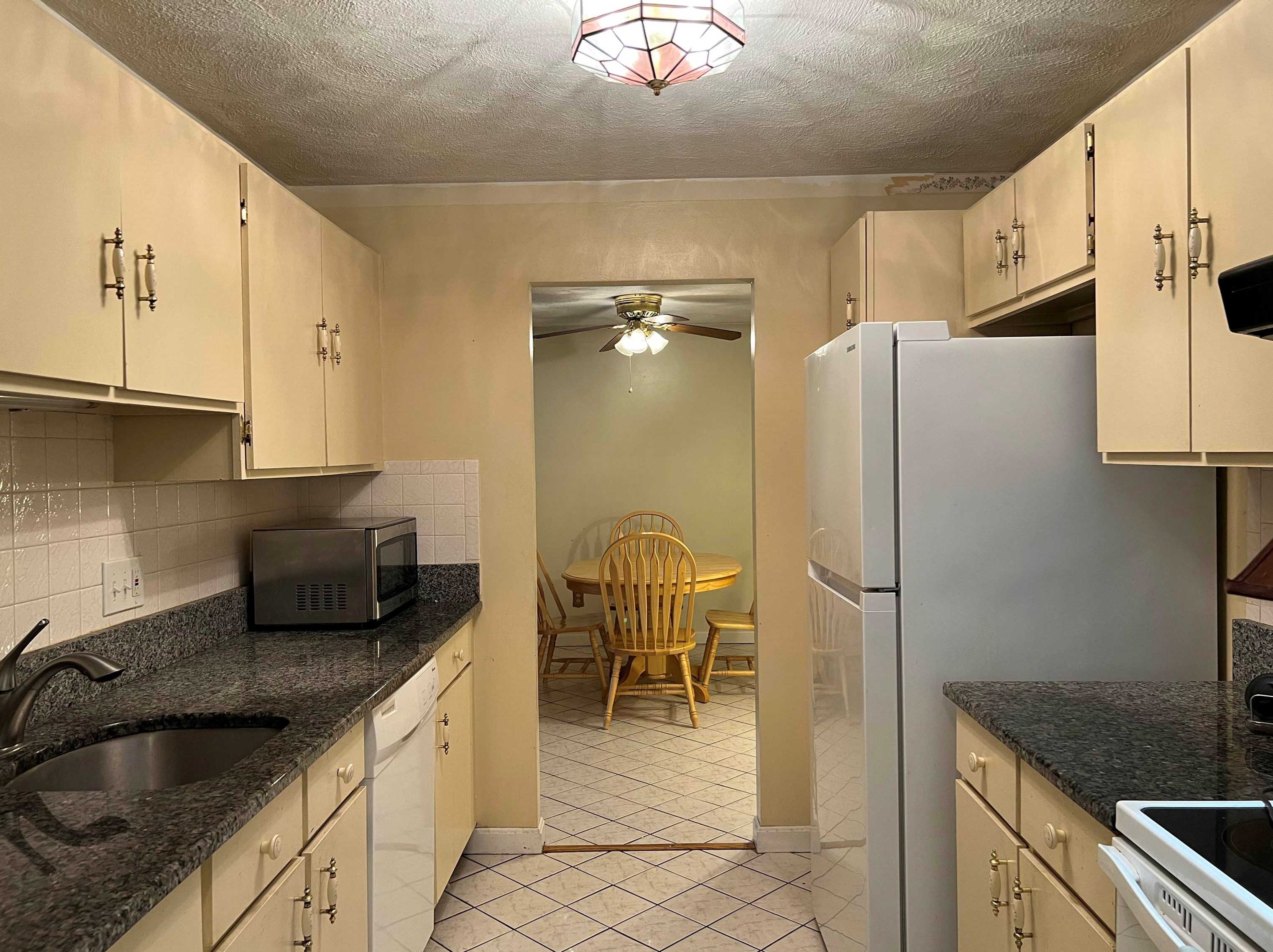 12 Strawberry Bank Rd #18, Nashua, NH 03062