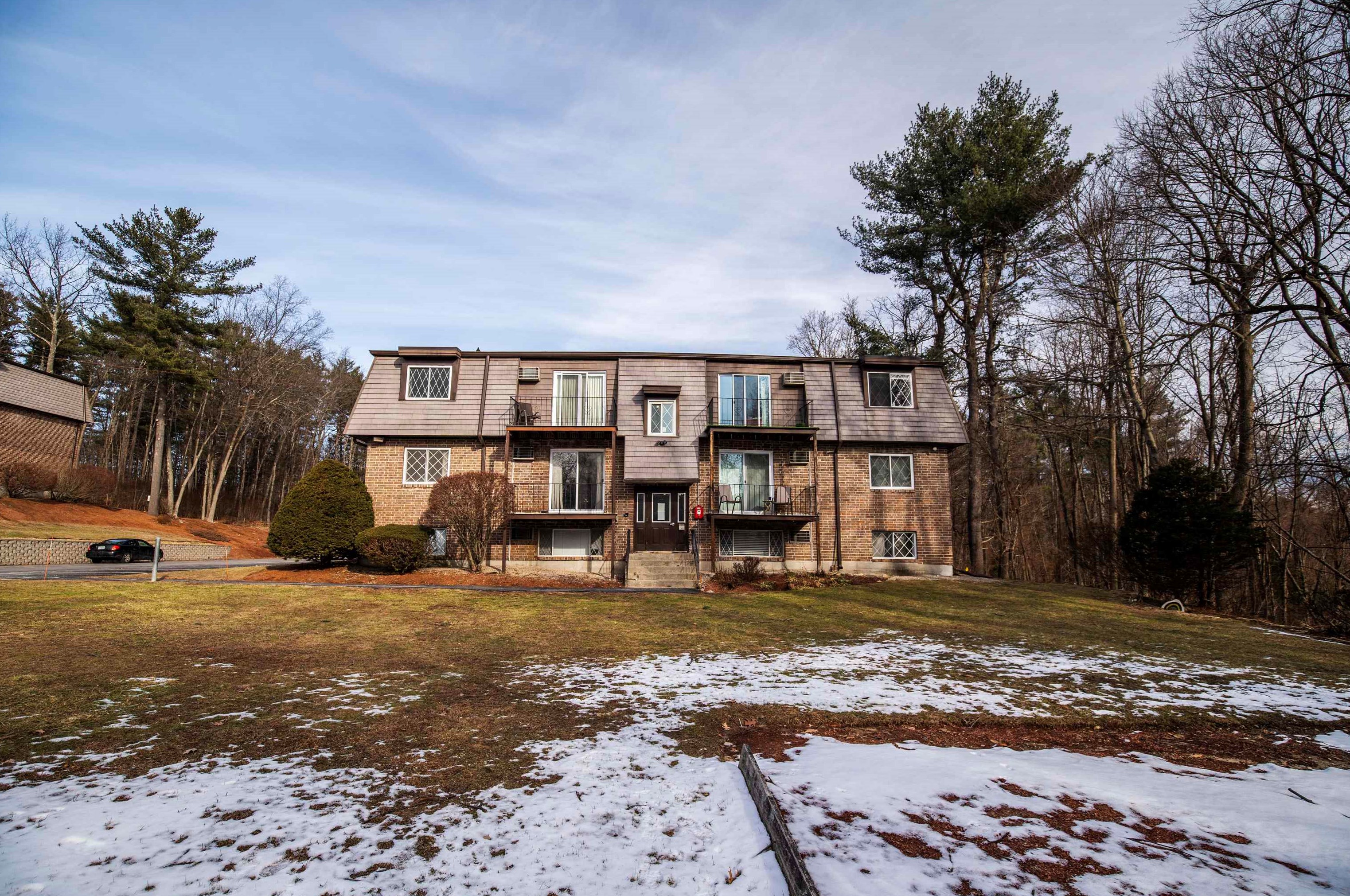 3 Pembroke Dr #17, Derry, NH 03038