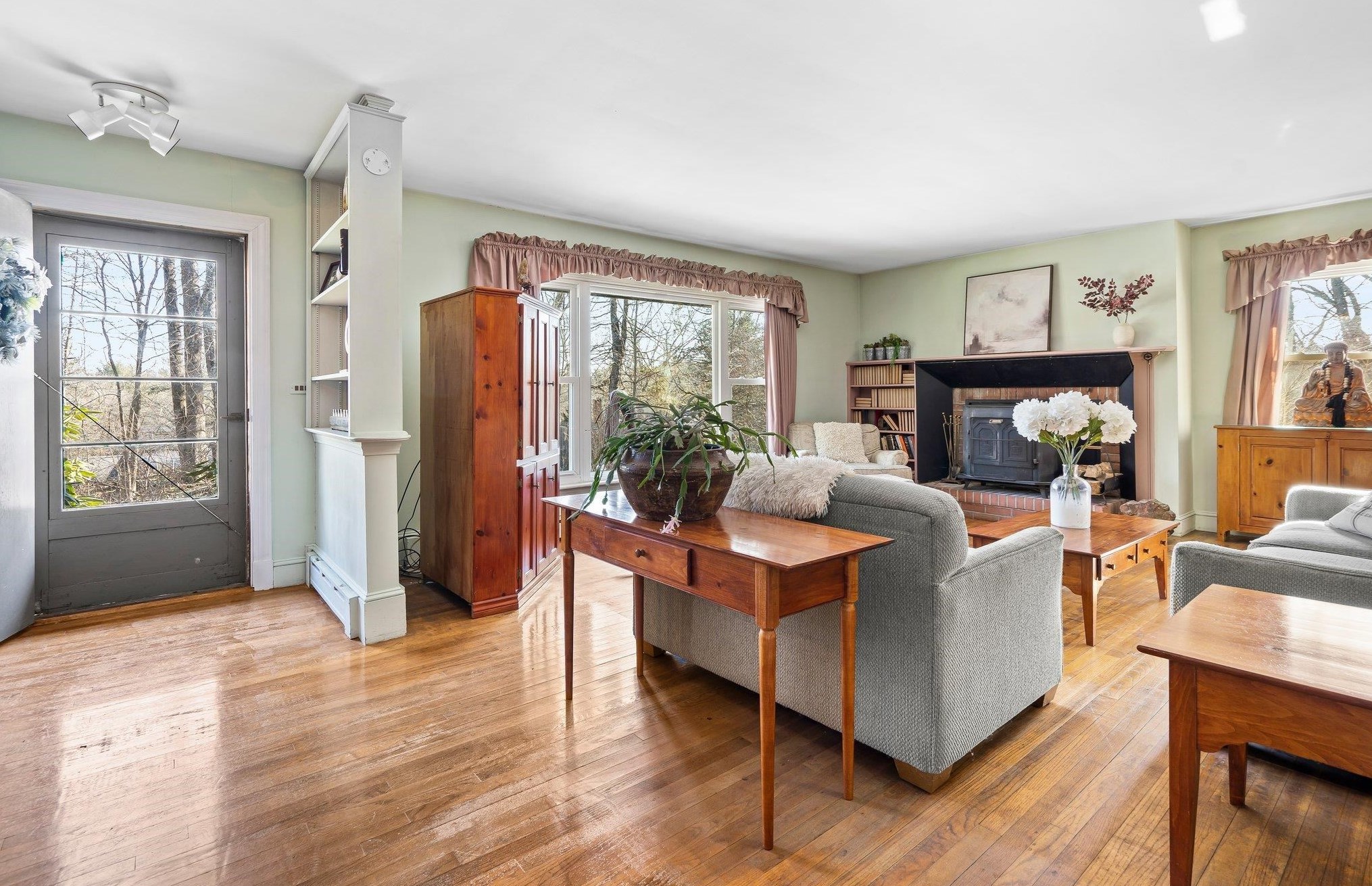 8 Hoitt Dr, Lee, NH 03824