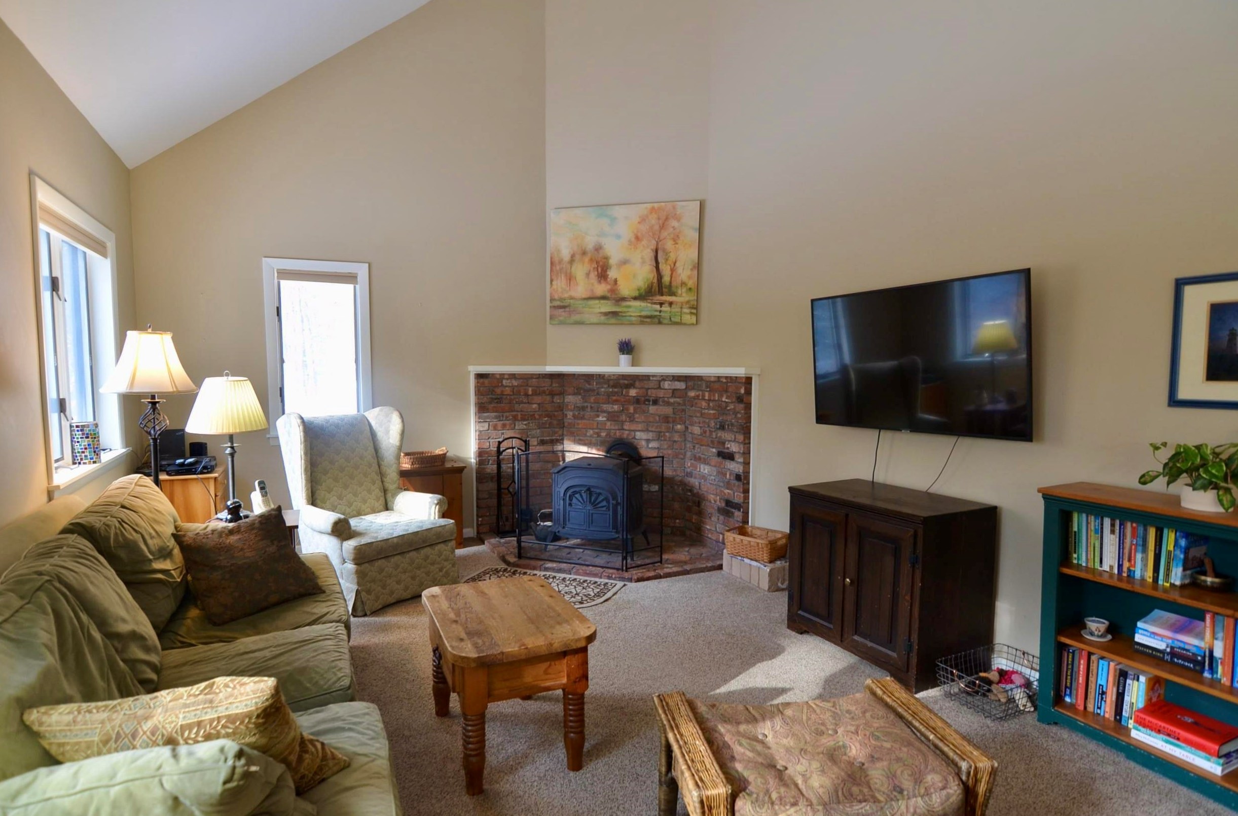 75 Ridge Rd, New London, NH 03257