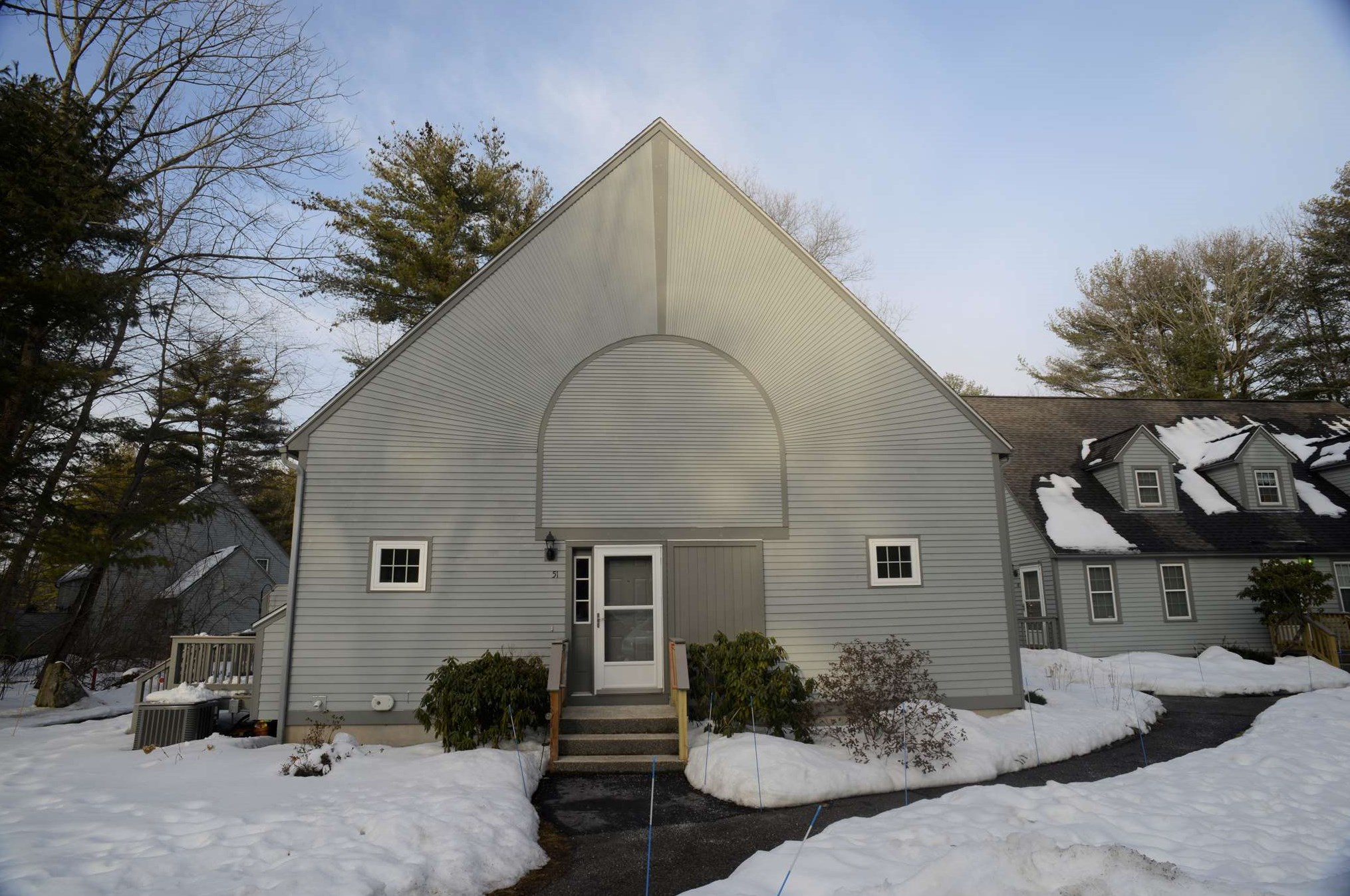 51 Glengarry Dr, Stratham, NH 03885