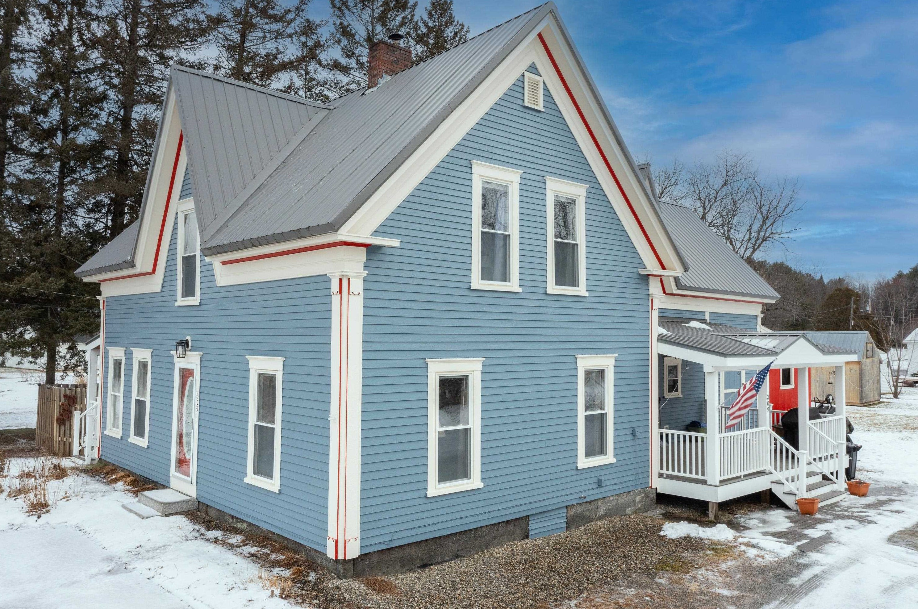 309 Main St, Lancaster, NH 03584 exterior