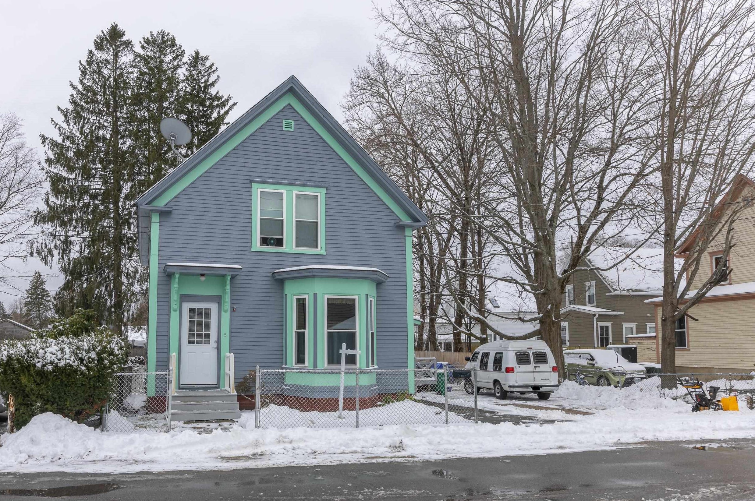 5 Logan St, Rochester, NH 03867-3119