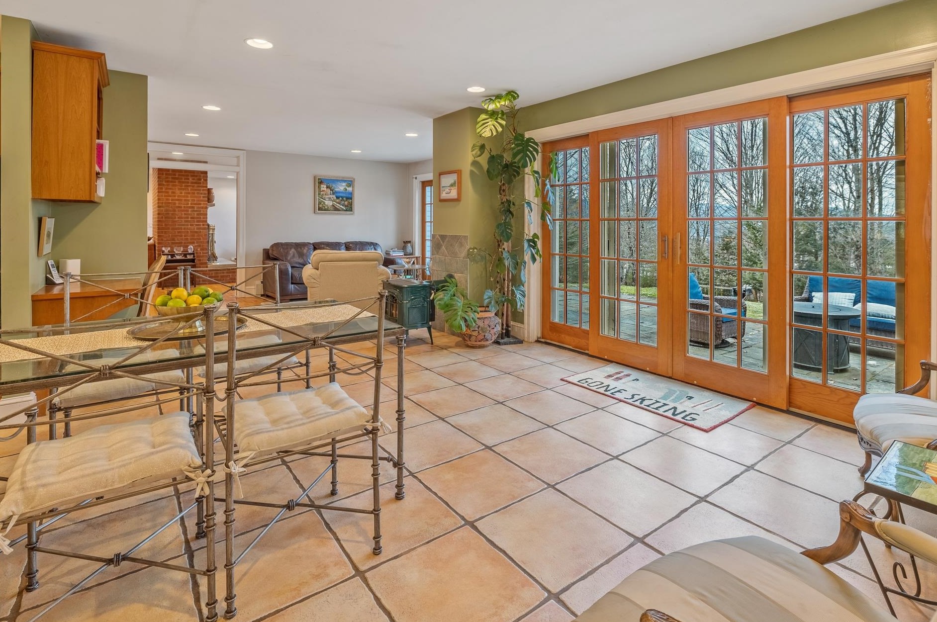 1 Tavern Ln, Lyme NH  03768-3325 exterior