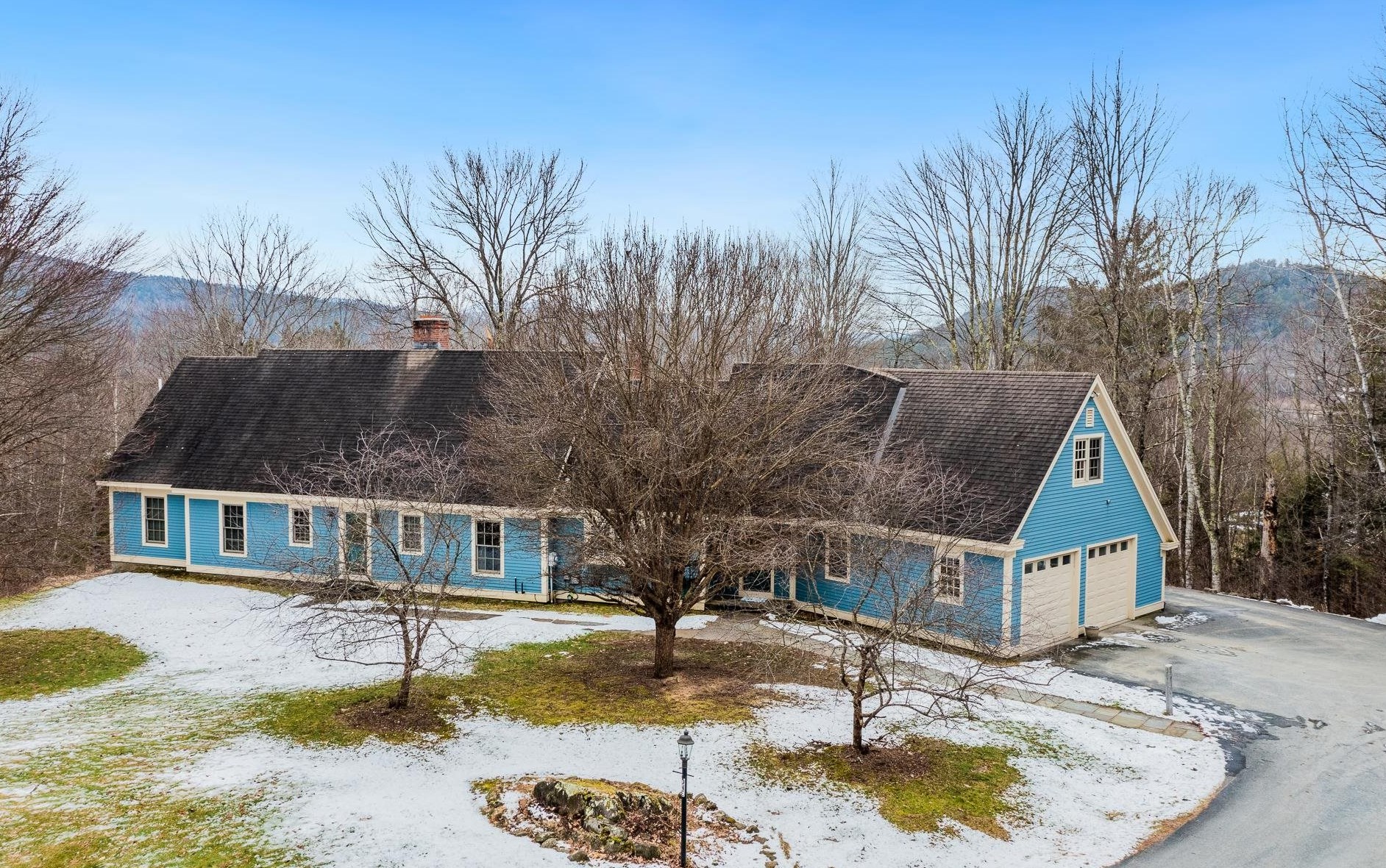 1 Tavern Ln, Lyme NH  03768-3325 exterior