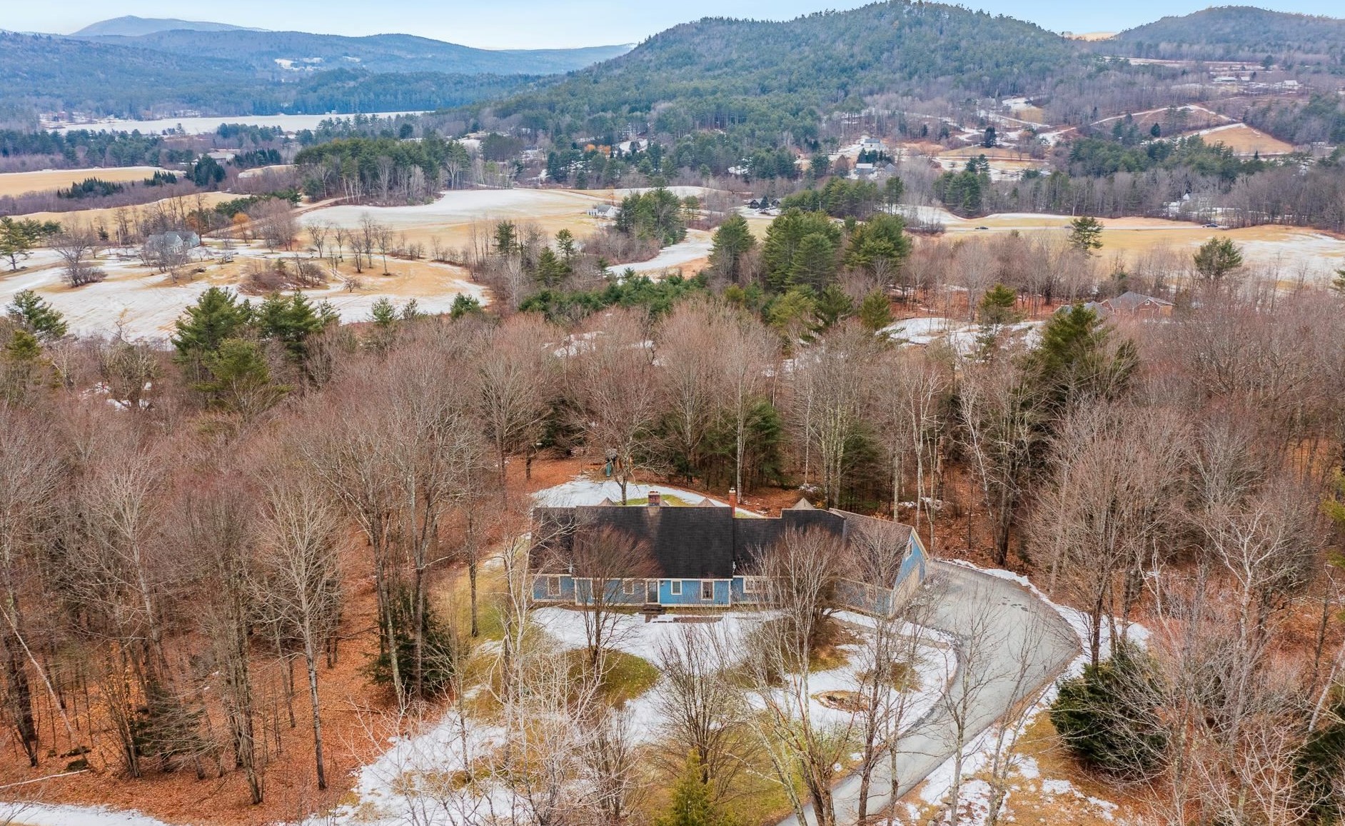 1 Tavern Ln, Lyme NH  03768-3325 exterior