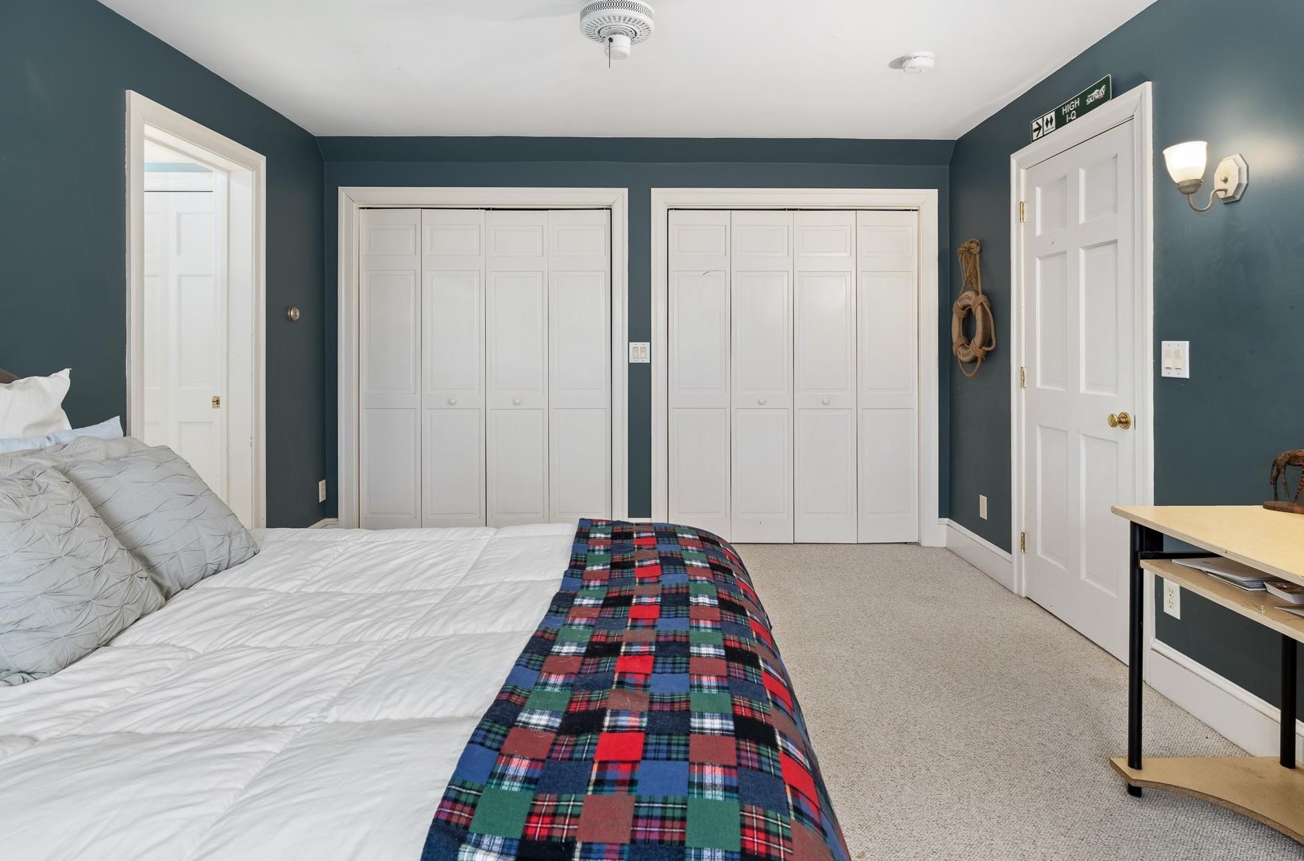 1 Tavern Ln, Lyme NH  03768-3325 exterior