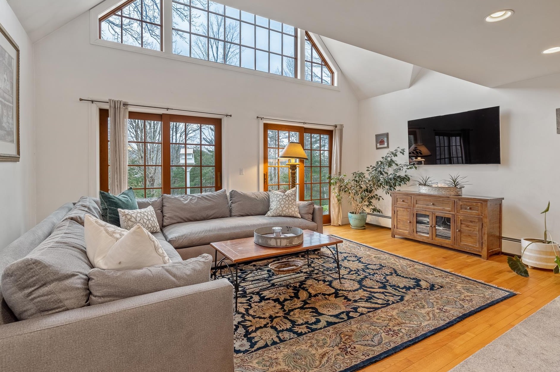 1 Tavern Ln, Lyme NH  03768-3325 exterior