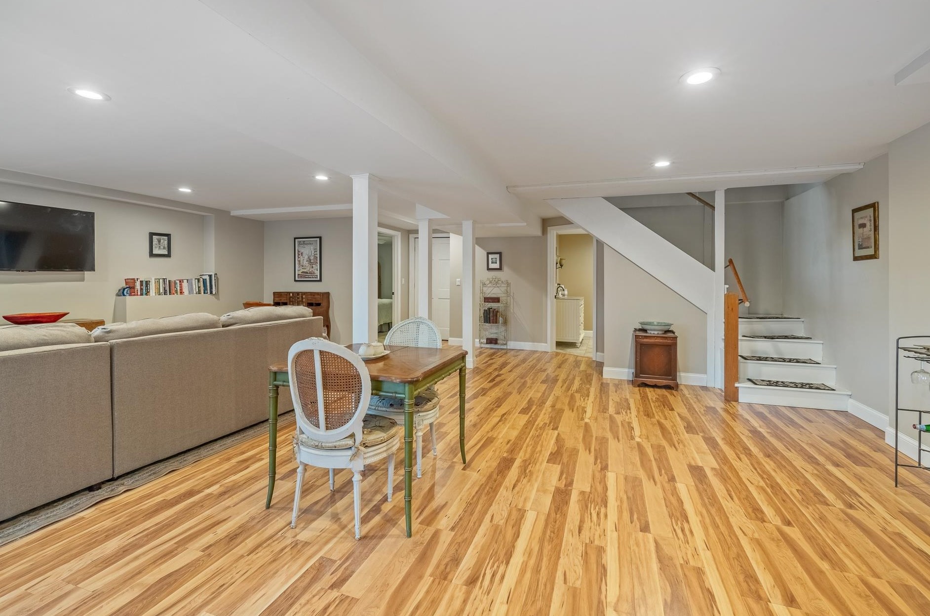 1 Tavern Ln, Lyme NH  03768-3325 exterior