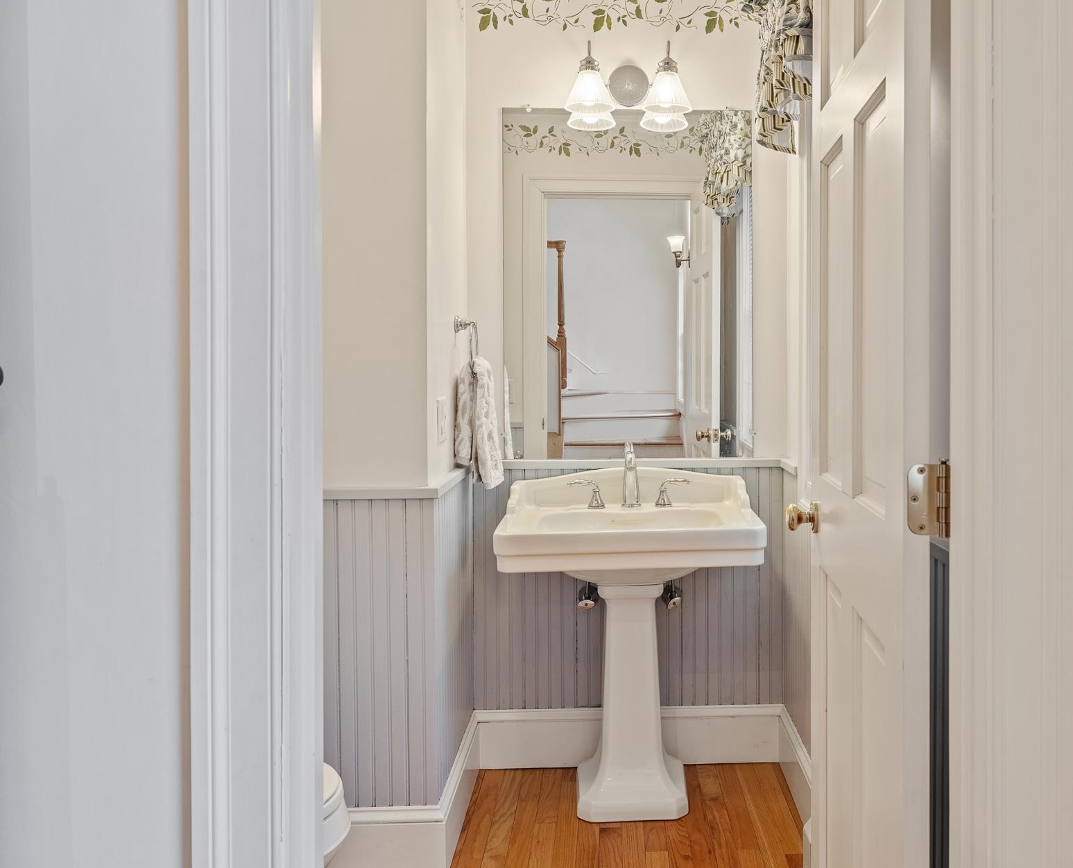 1 Tavern Ln, Lyme NH  03768-3325 exterior