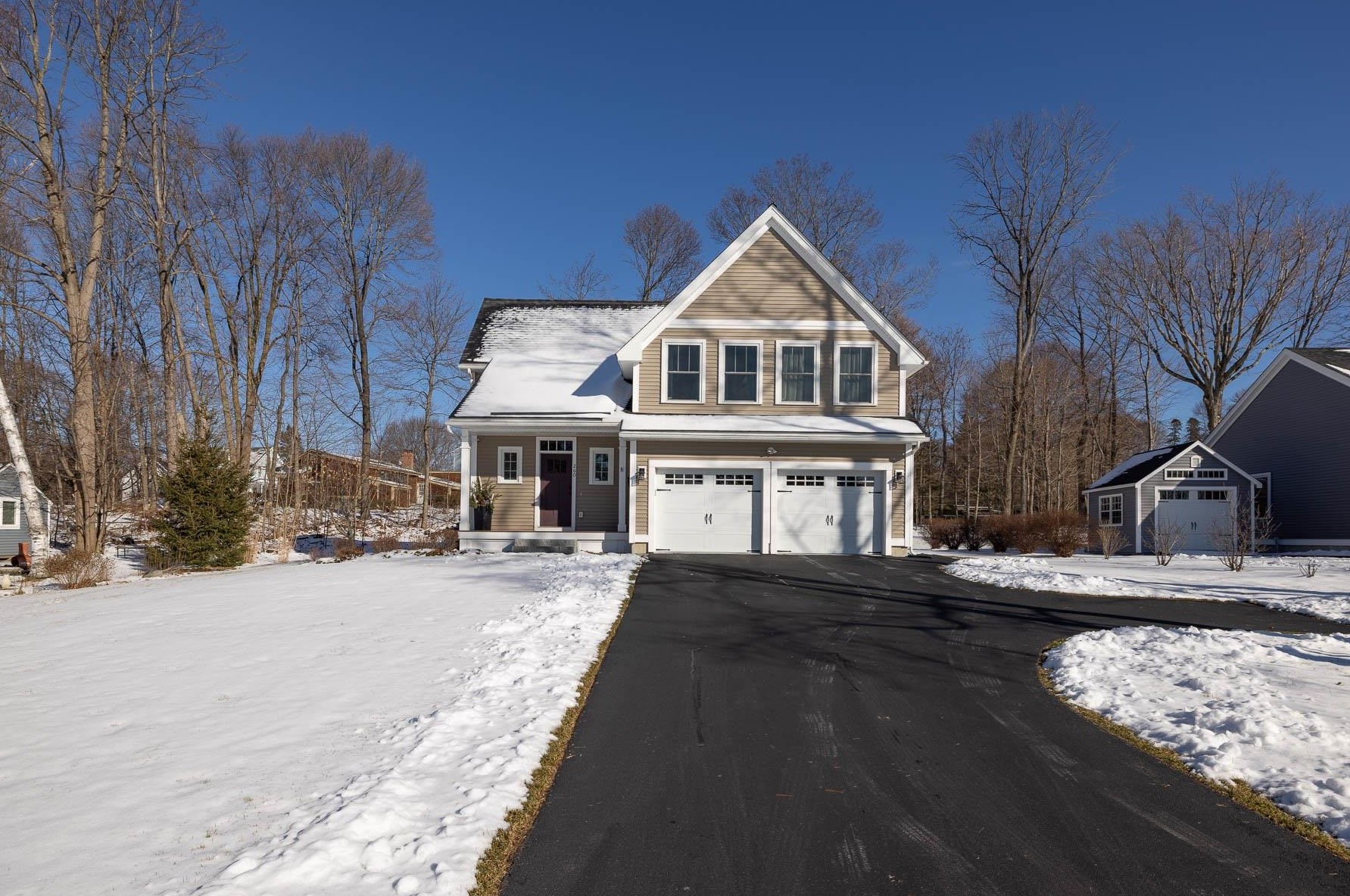 260 Woodlawn Cir, Portsmouth, NH 03801