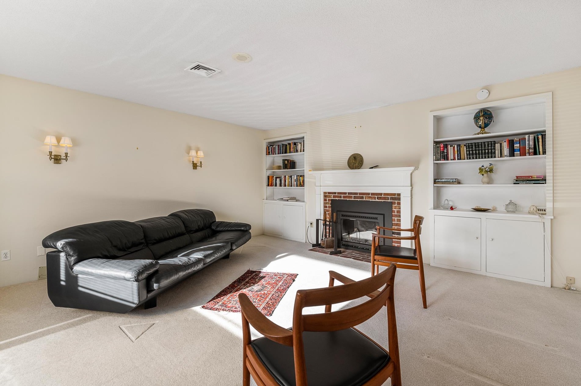 36 Hilltop Pl, New London, NH 03257