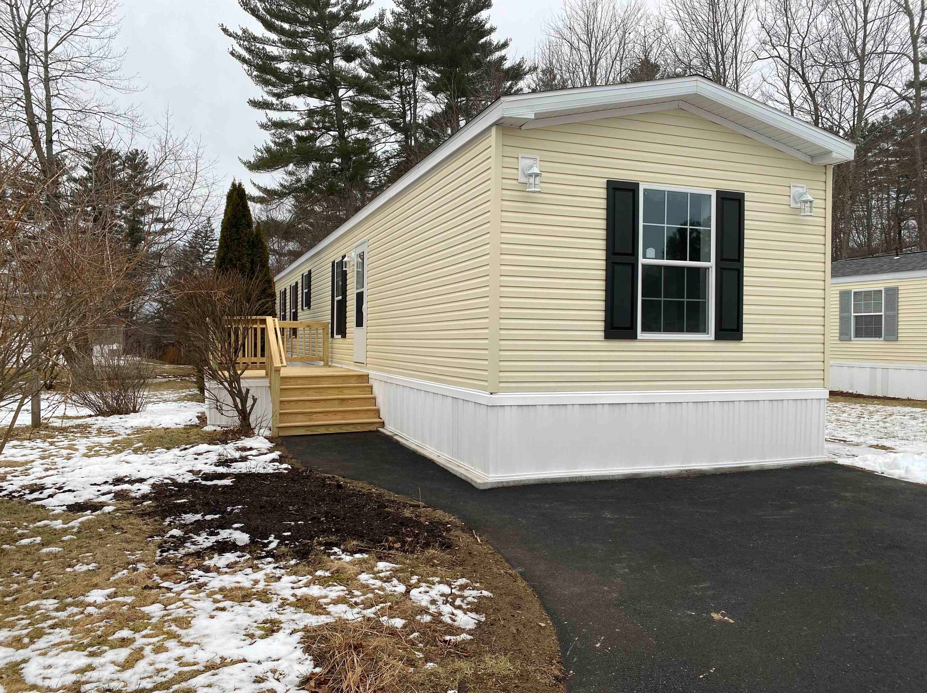 1 Cedar Ln, Lee, NH 03861