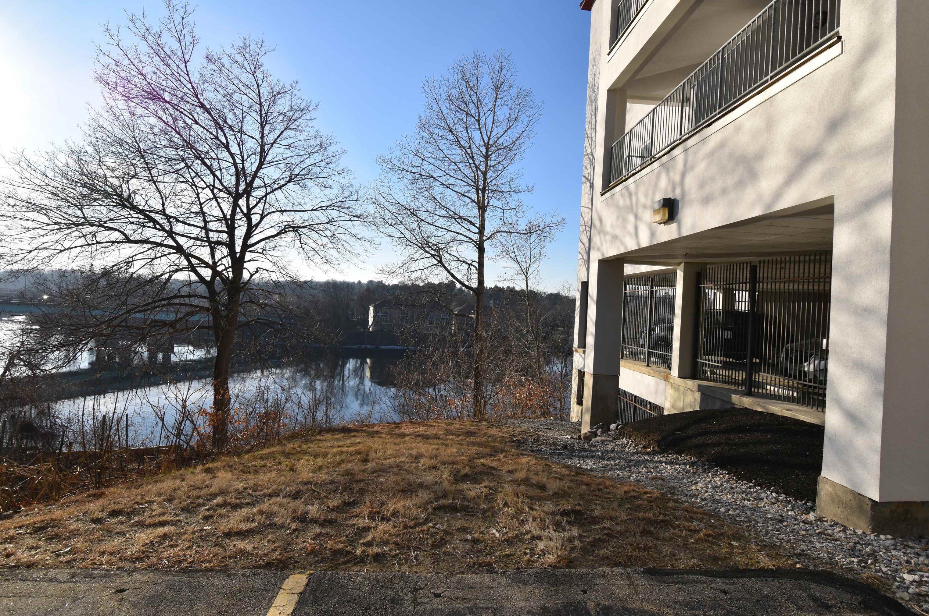 96 River Rd, Manchester NH  03106-2615 exterior