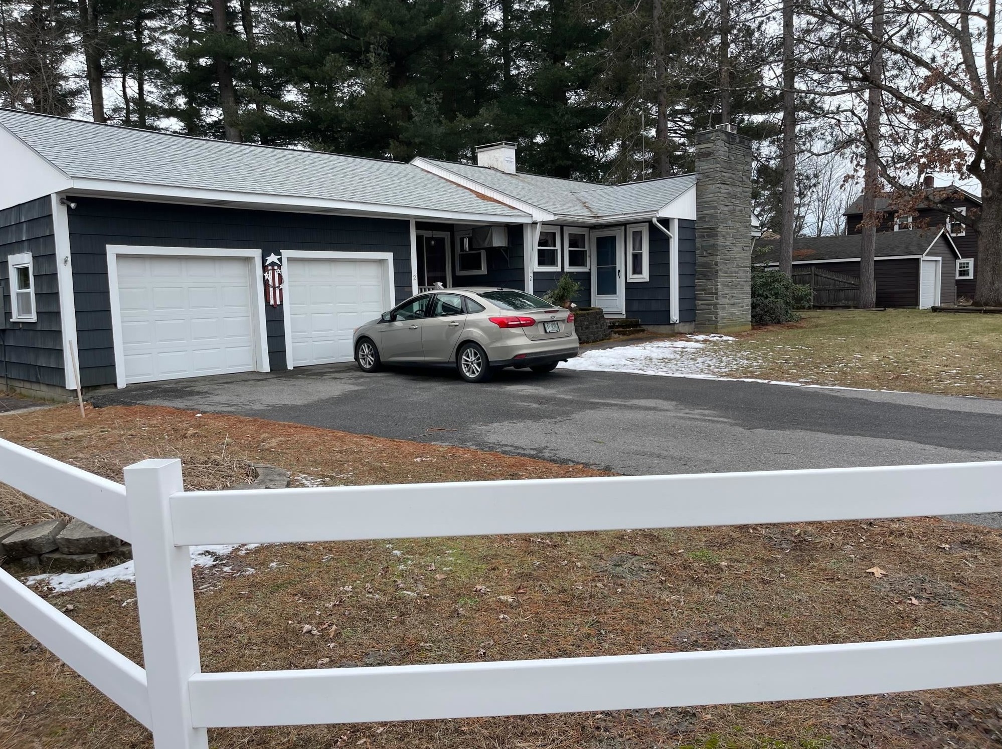 2 Severance St, Derry, NH 03038
