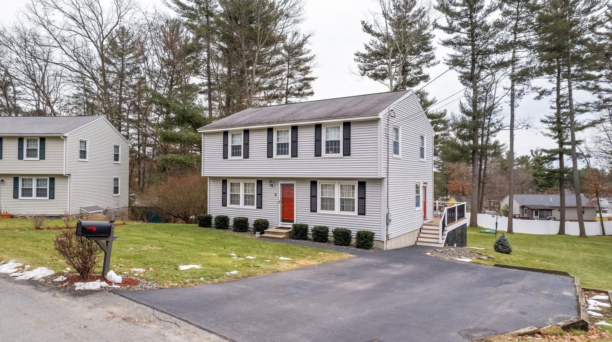 5 Ronnie Dr, Nashua, NH 03062