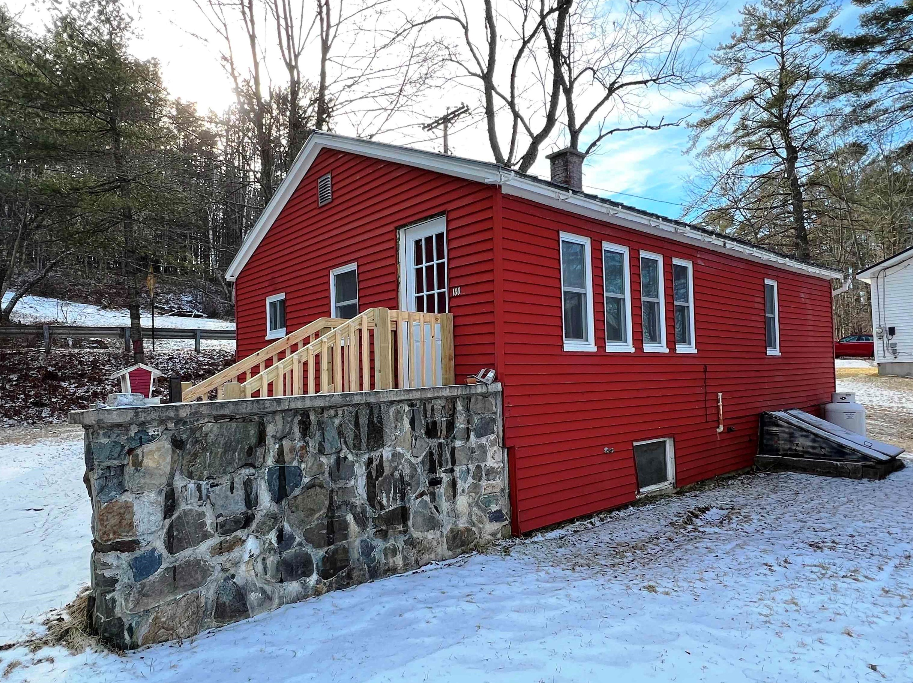 180 Beacon St, Littleton, NH 03561 exterior