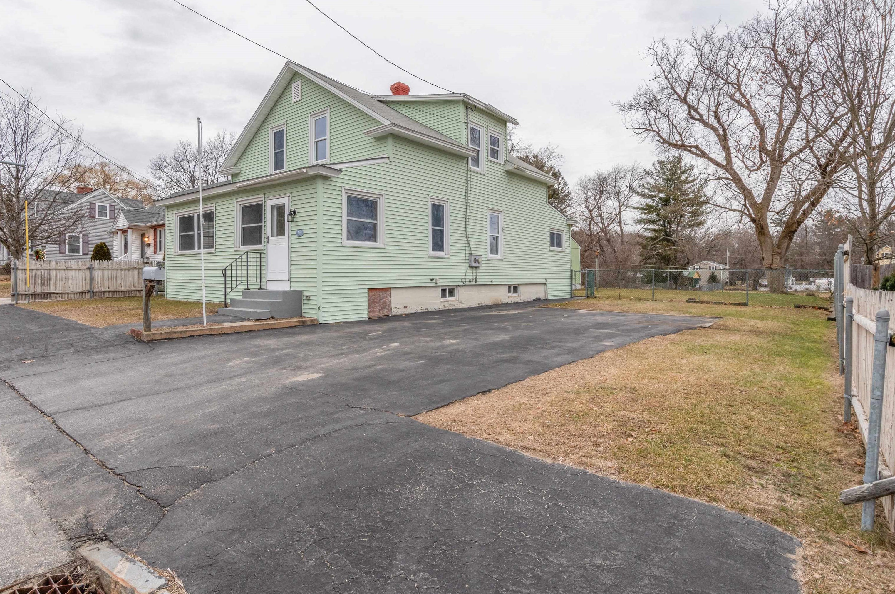 125 Precourt St, Manchester NH  03102-4226 exterior