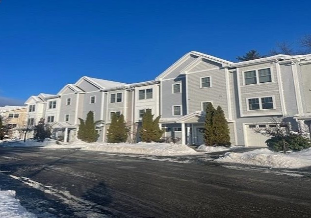 37 Woodview Way, Manchester, NH 03102-8423