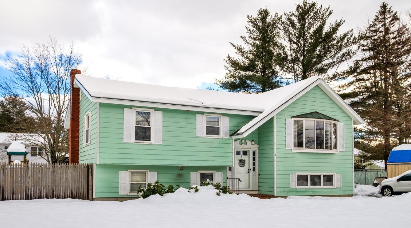 8 Pinkham Ave, Somersworth, NH 03878