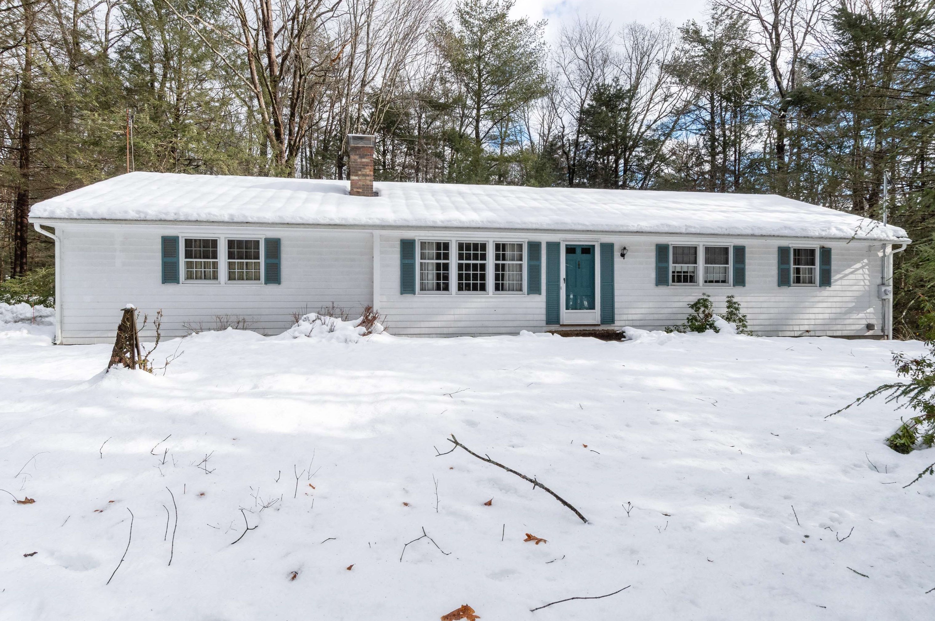 3 Woodland Dr, Amherst, NH 03031