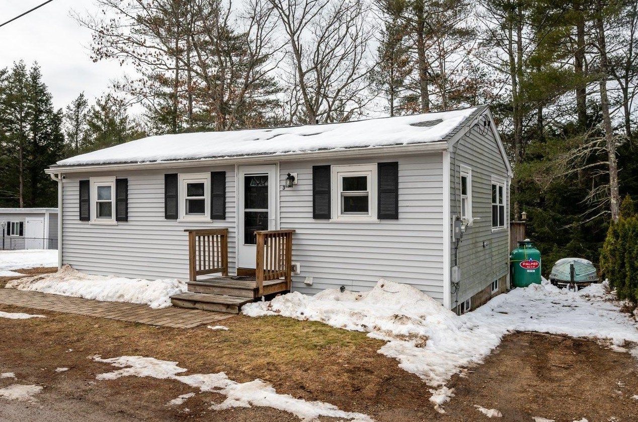 3 Ridge Rd, Raymond, NH 03077