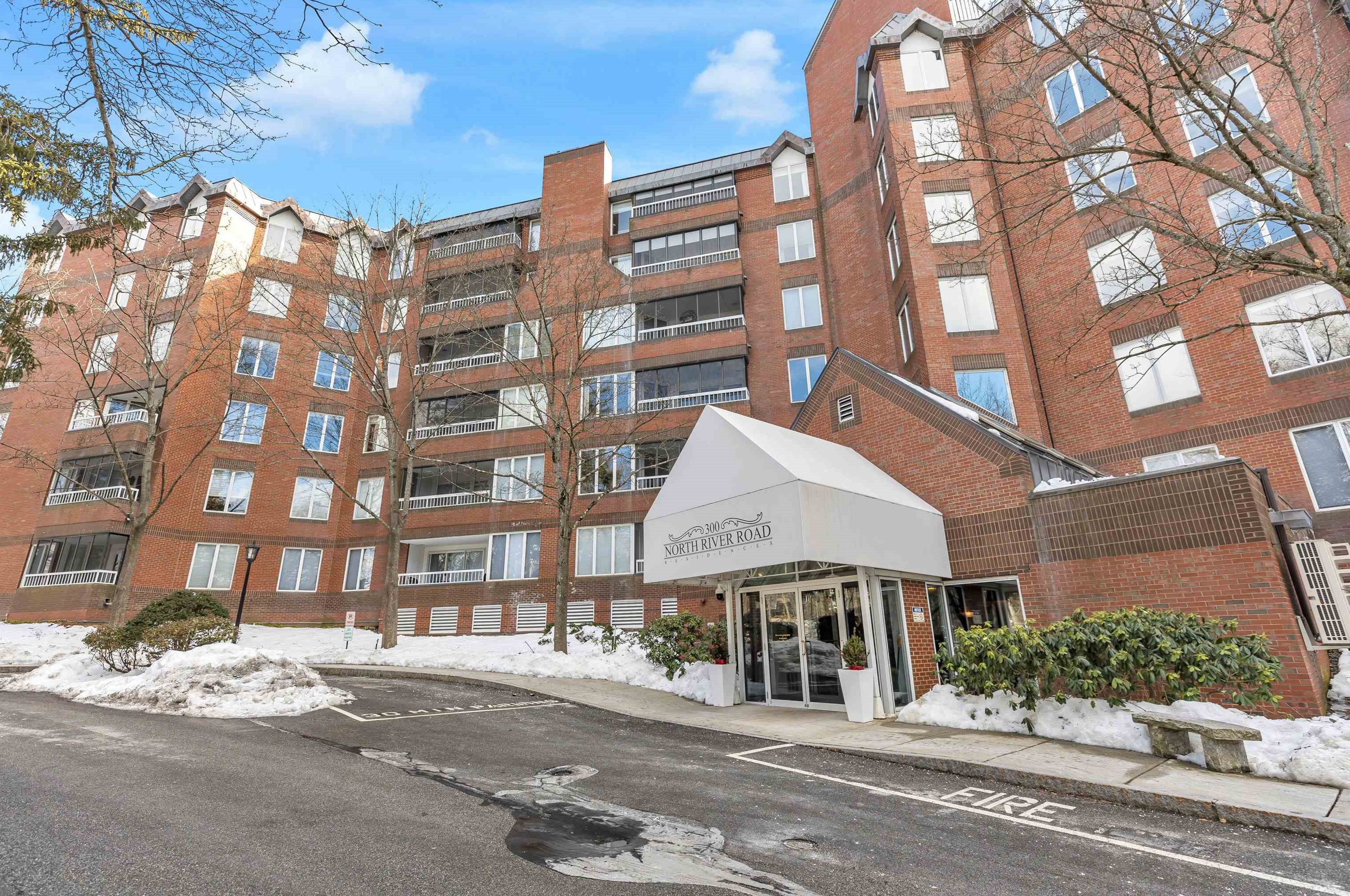 300 River Rd, Manchester NH  03106-2632 exterior