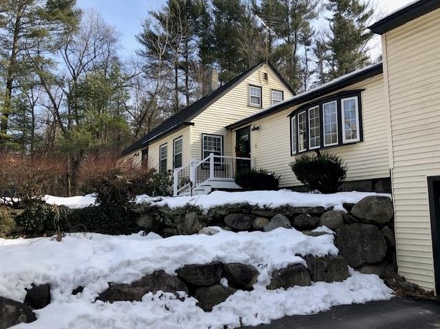 5 Sunset Dr, Londonderry, NH 03053