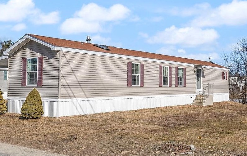 28 Lisa Rd, Salem, NH 03079